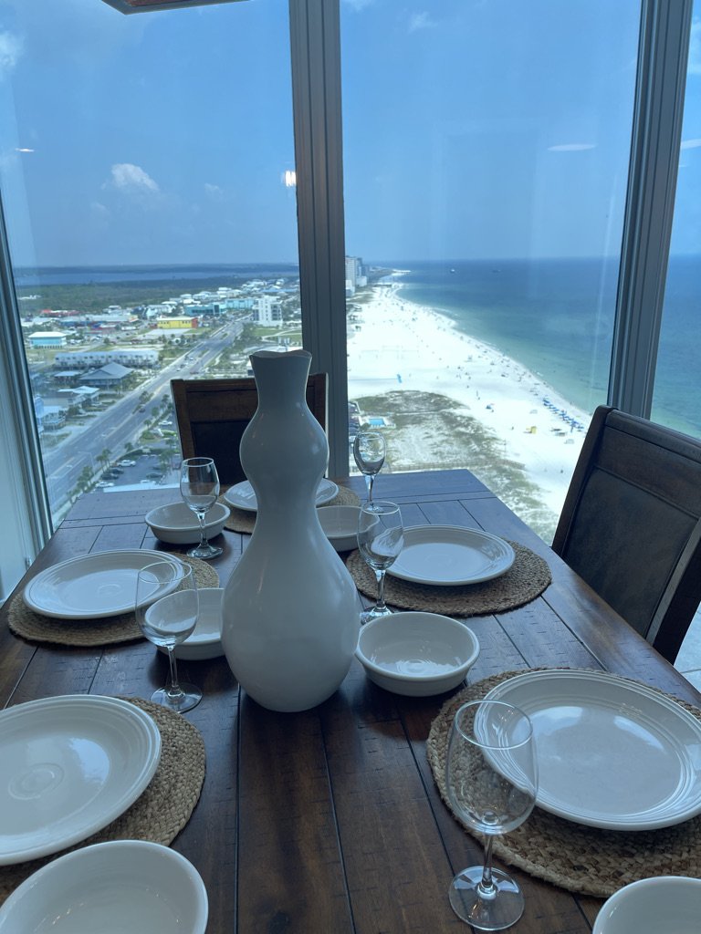 DINING.jpeg