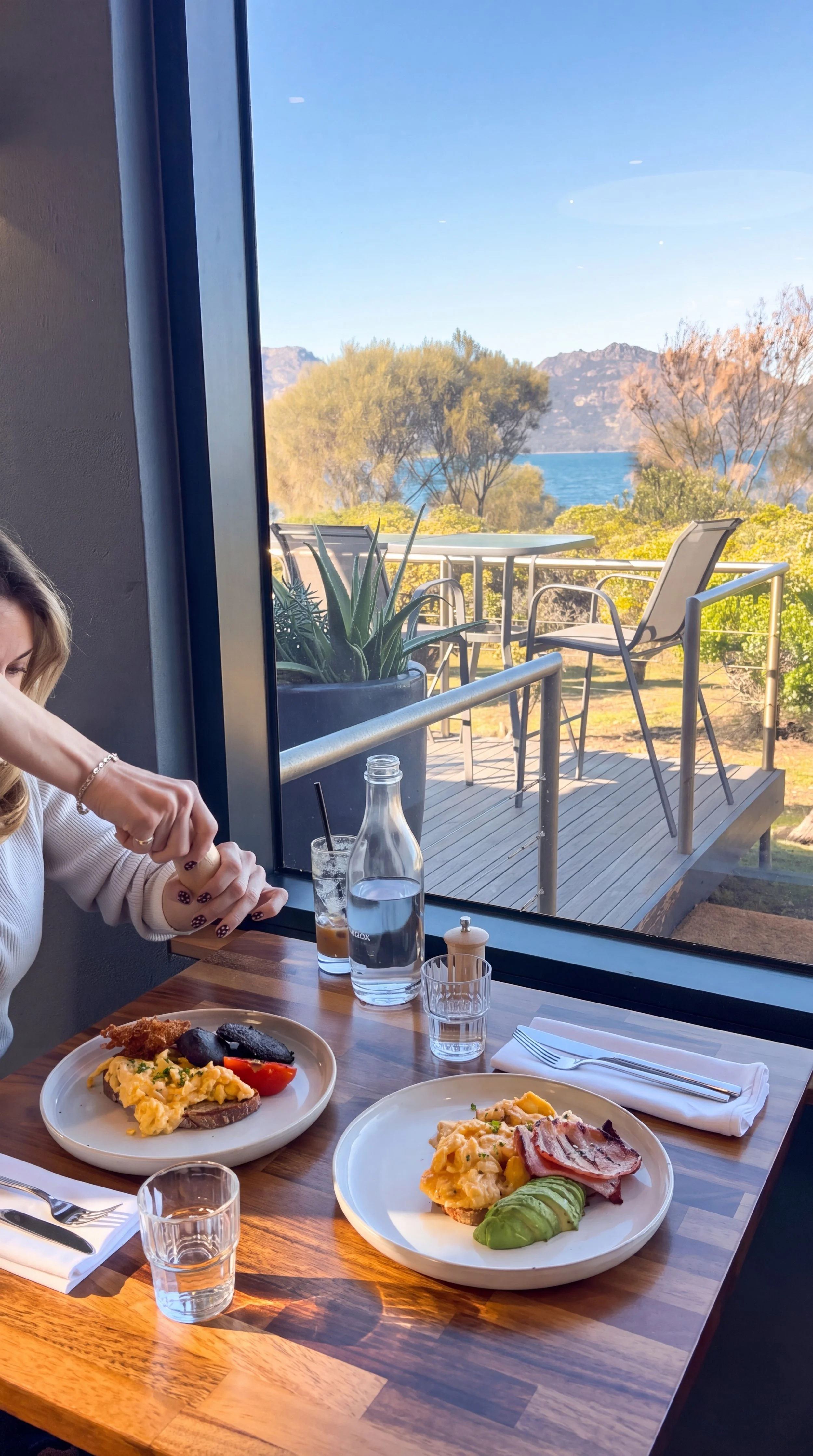 2026_09_20_EdgeoftheBay_Restaurant&Bar_Breakfast_Lifestyle.jpeg