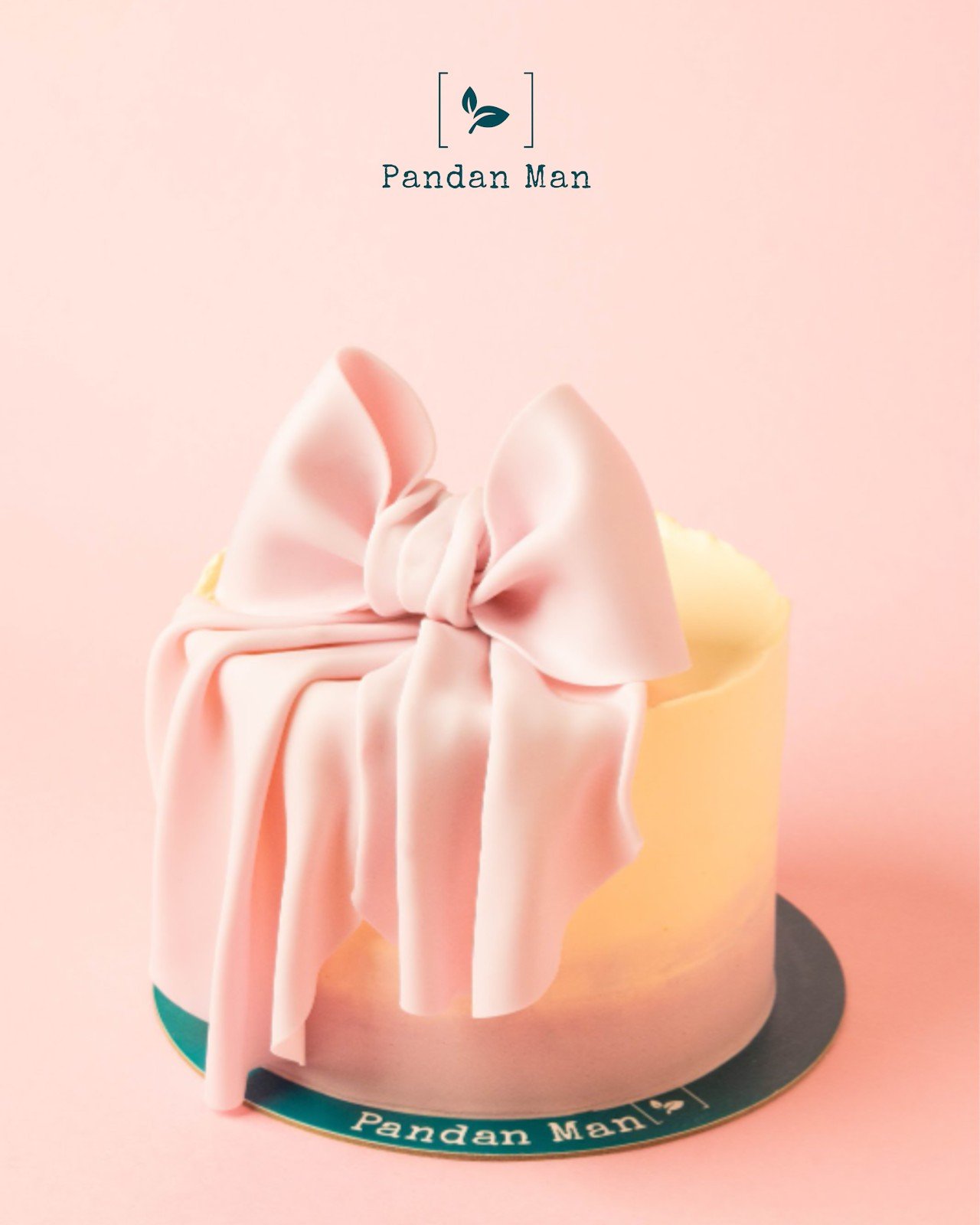 What&rsquo;s better than a beautiful cake? A beautiful cake that you can personalise with your favourite flavour and ribbon colour. Our Exquisite Drapey Ribbon Pandan Cake lets you do just that.

Whether you&rsquo;re all about that decadent Salted Ca