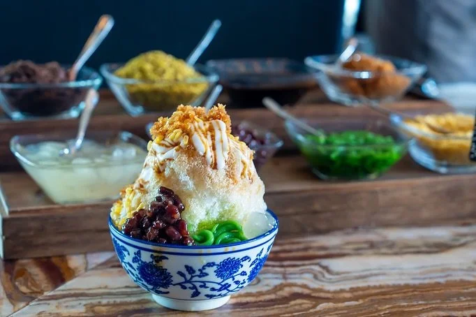 Table for two, sunshine on the side, and all the pandan you can dream of. Our go-to summer date spot? Hyatt Centric. Bring someone sweet, or just your sweet tooth. ☀️🍰

Book your table and treat yourself!

夏日的約會首選？絕對是維港凱悅尚萃酒店。雙人餐桌，有陽光在旁，還有夢幻的班蘭香。與摯愛