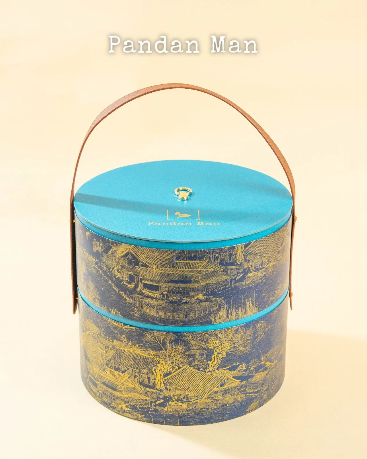 The magic of Mid-Autumn comes wrapped in Pandan Man green! ✨🍃

Inside our exquisite gift set, you&rsquo;ll discover two irresistible mooncake flavours &mdash; the smooth White Lotus Seed Pandan Paste with Pandan Mochi, and the ever-popular Egg Custa