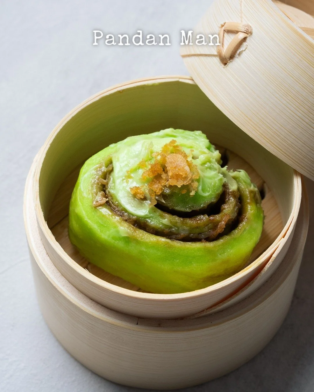 Soft, fluffy, and full of that signature pandan flavour, it&rsquo;s the perfect sweet escape during your day. Visit us and treat yourself, you deserve it! 🍃

蓬鬆軟柔，班蘭清香四散，以一份甜美，帶你逃離忙碌日常。快來好好犒賞自己，享受你值得的美味🍃

店舖位置：中環街市1樓118號舖
營業時間：星期一至日 11:30 &ndash; 2