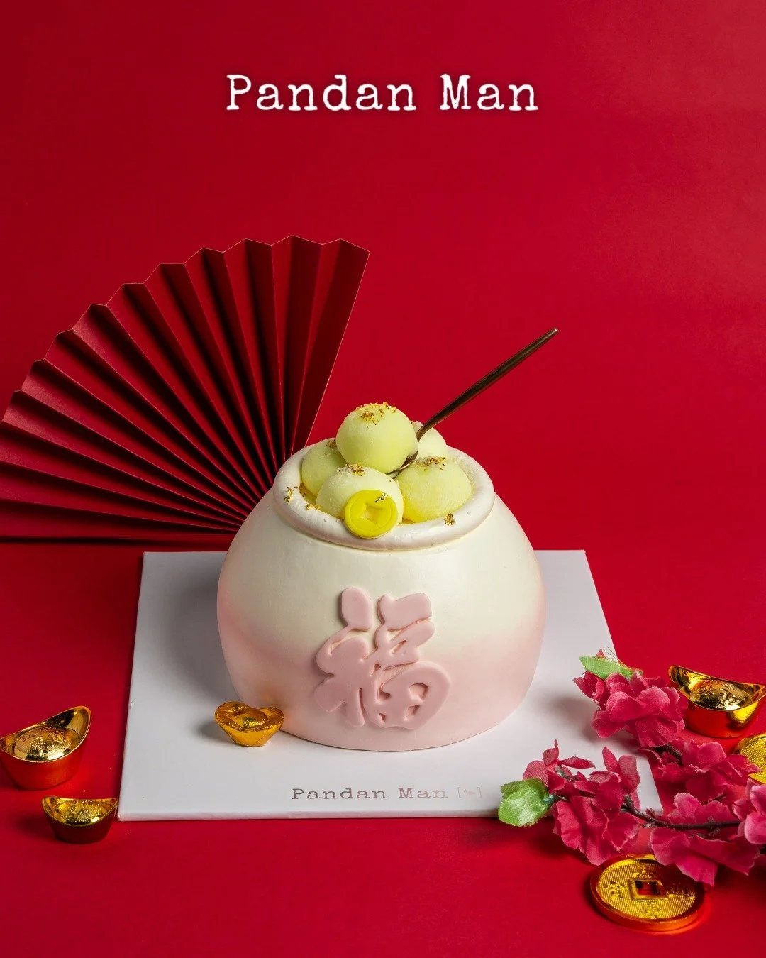 Bring a little extra sweetness to your Lunar New Year celebrations! 🧧🏮

Our Fortune Pandan Bites, Sweet Fortune Red Velvet Cake, and Golden Pandan Mochi Bowl Cake are made for sharing with family and friends. Every bite is a festive twist on classi