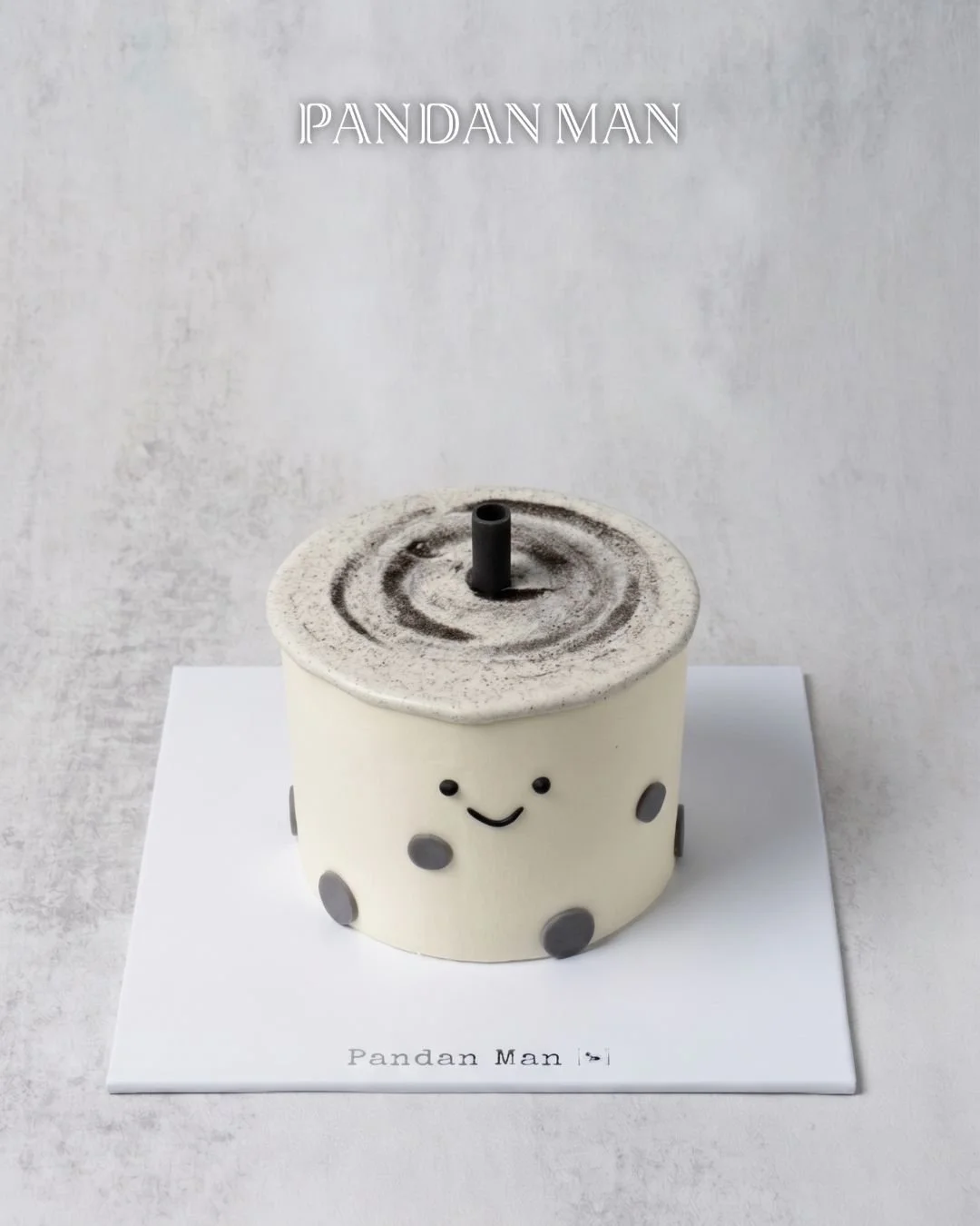 Add some charm to your table with our Black Sesame Lava Pandan Sip Cake! 🖤🍃

It comes with a cute smiley face, a straw filled with black sesame lava, and a soft pandan chiffon hug inside. This Cute Cake Lava is perfect for anyone who loves a little