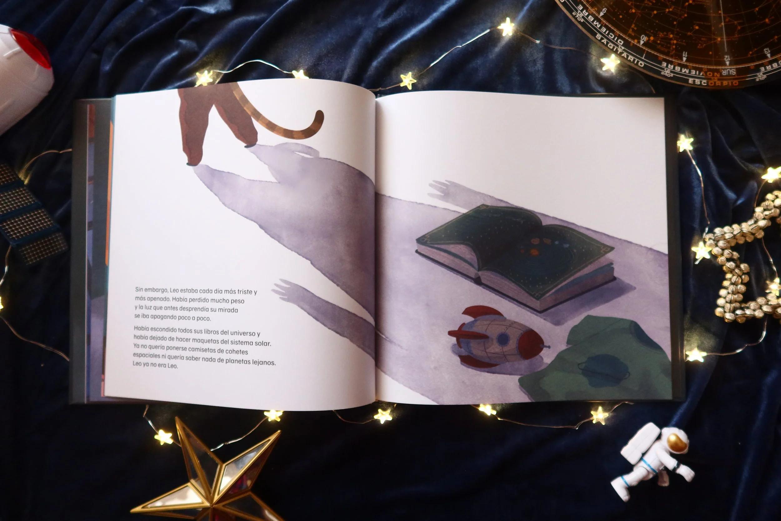 Octaba página del álbum ilustrado "Leo y las estrellas"