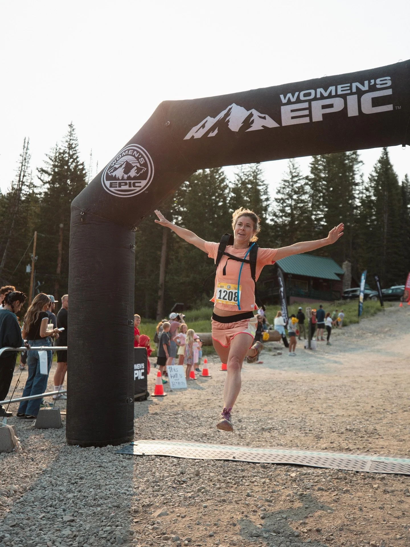 🪽Absolutely Flying🪽

#womensepic #trailrunner #leaveyourcomfortzonebehind #10k #halfmarathon #roadrace #finishline #run 
📷: @evanjahnphotography