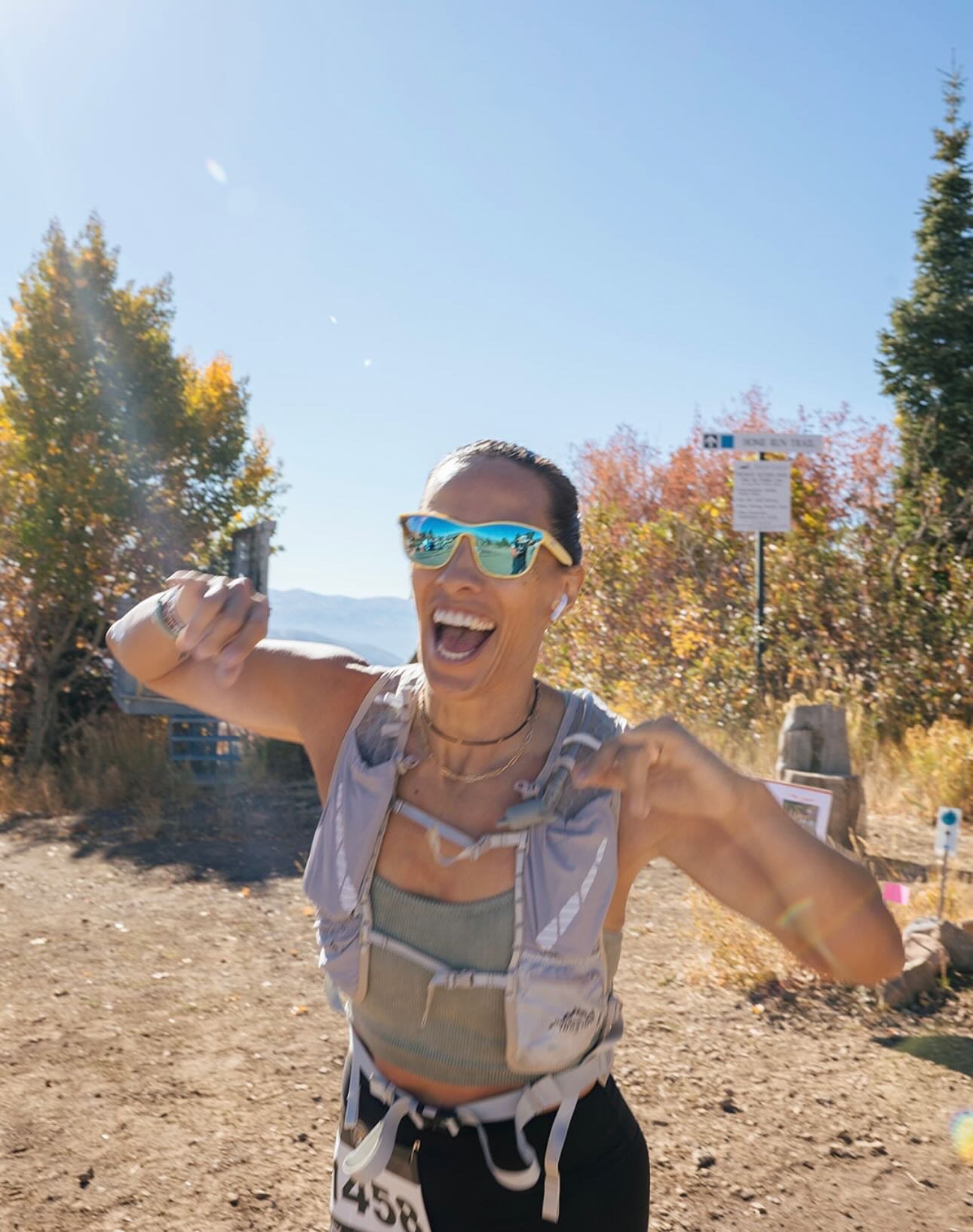 The kind of smiles you get when you&rsquo;re flying down the mountain. 🏔️

📸 @negleystockmanphoto 

#womensepic #womensepicrace #womensupportingwomen #trailrunner #mountaingirls