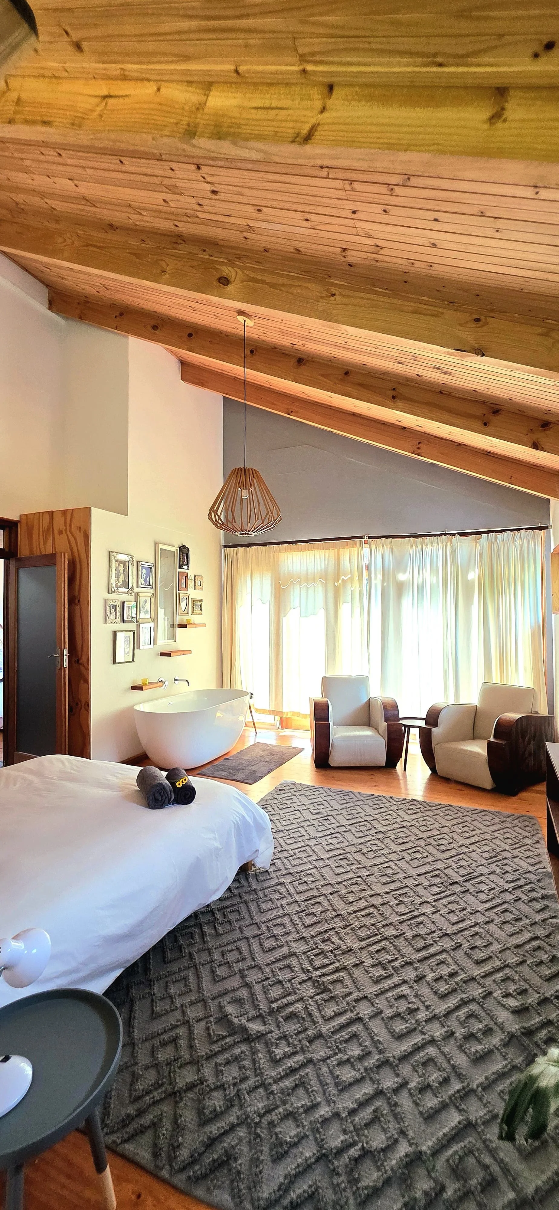 Downstairs ensuite bath and bed.JPG