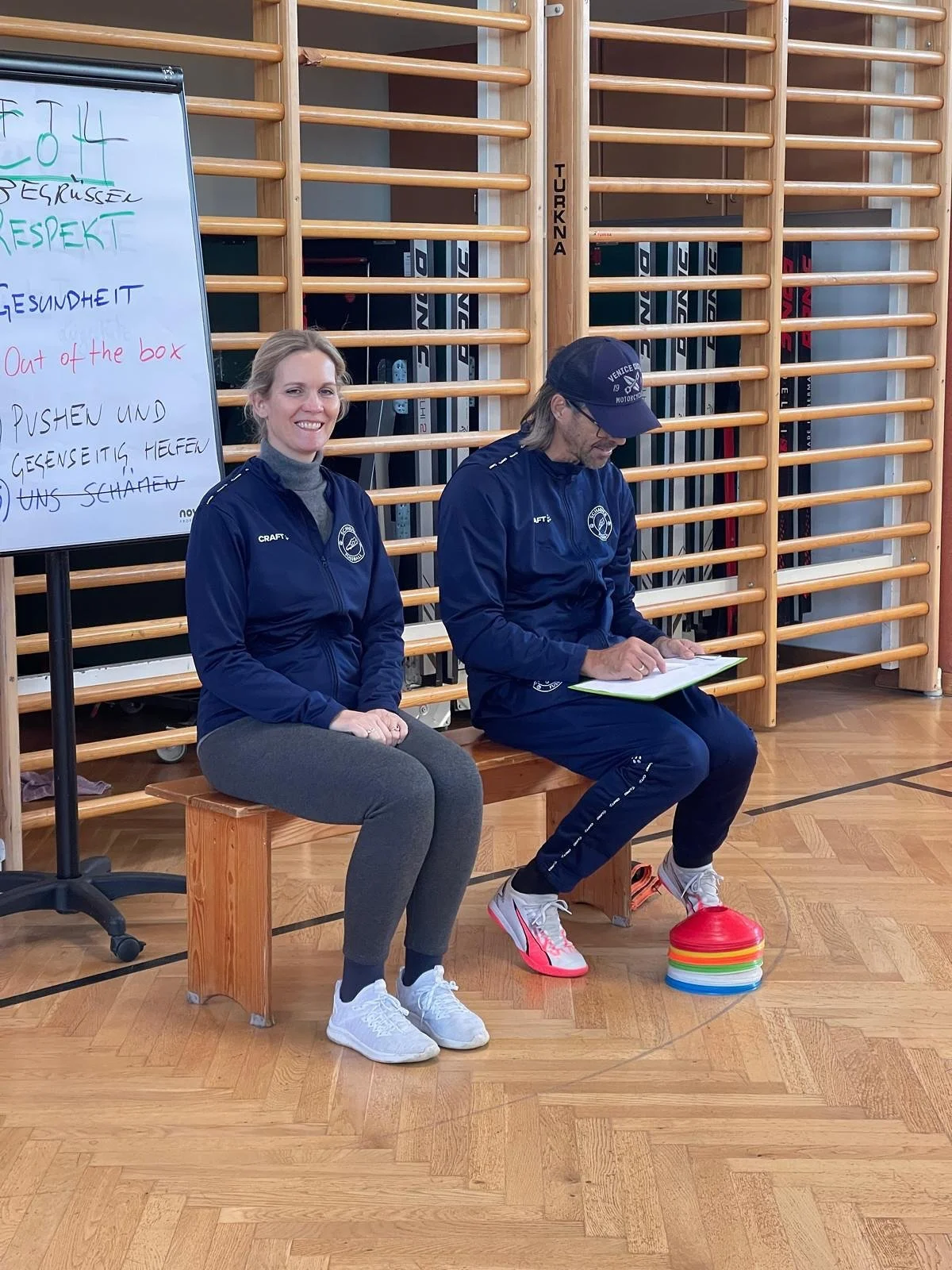 Play. Dance. Eat. Repeat. 💃🏼🕺🎲

#fussballliebe #unterst&uuml;zung #spa&szlig; #fussball #nachwuchs #spielespa&szlig;