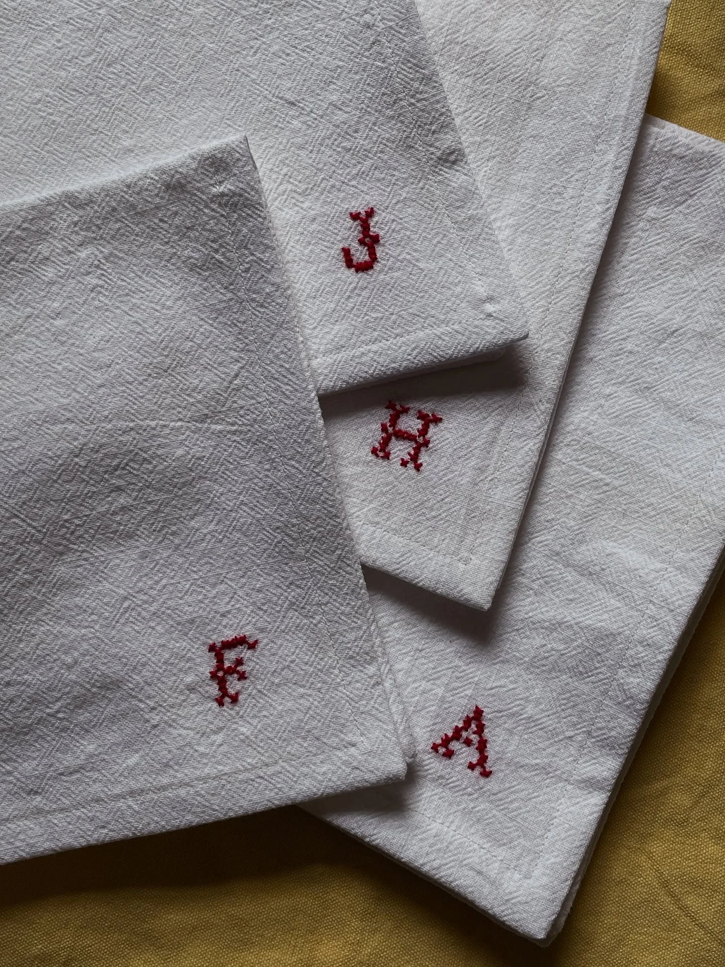 I have recently been obsessing about vintage linens, specifically French antiques (as my Pinterest shows). So when a very good friend of mine decided to celebrate her birthday I just thought this would be the perfect gift. 

I found this beautiful co