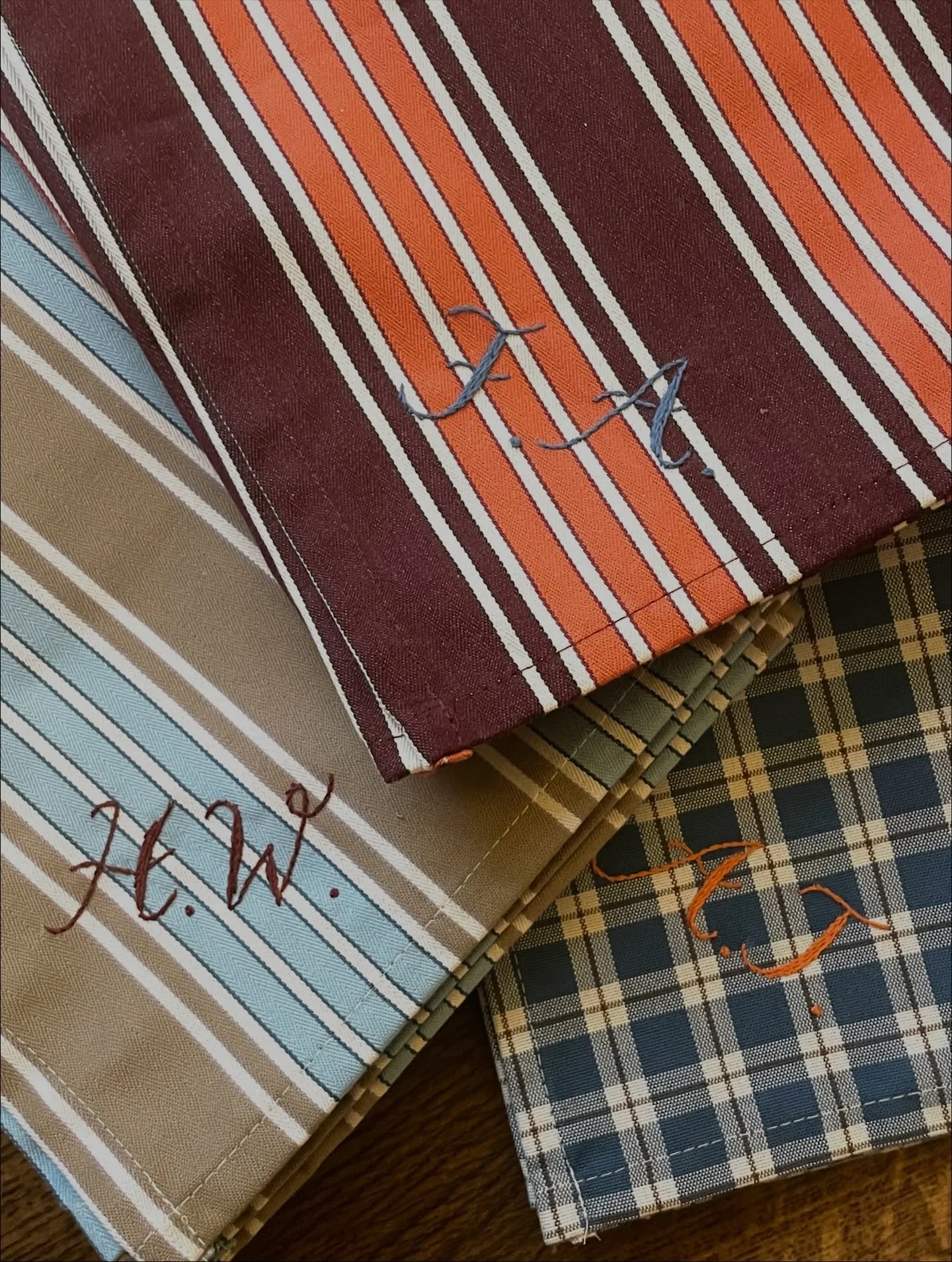 Latest commission was full of checks and stripes. These tea towels turned out great. 

#monograms #embroideredmonogram #embroideredteatowels #teatowel #bespokeembroidery #anamaia