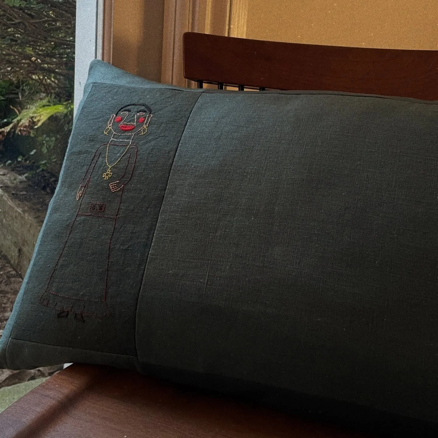 Last two commissions of 2025 were coincidently the same pattern. Might make it a recurrent design. 

Shall I? 

Photo 1&amp;2 is the female version of the GIGANTONE
Photo 3 was a lovely Christmas commission 

#embroidery #handmadecushions #handembroi