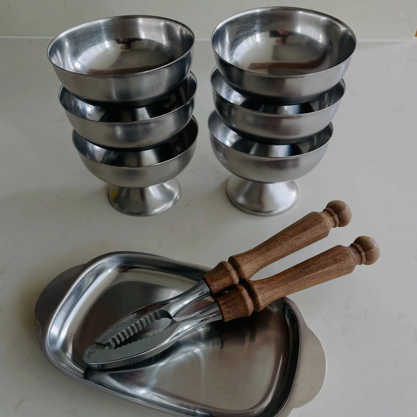 Visiting home means opening cupboards full of memories. Reconnecting with old ceramics and stainless steel items that made the 80s a lot of fun.
It was like a charity shop down memory lane 😂

All made in Portugal (obviously).

#homeware #nostalgicho