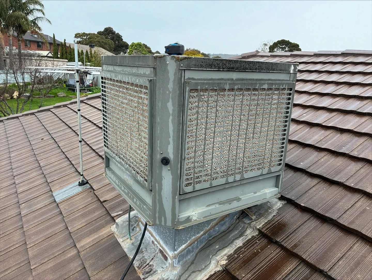 💧 Does your evap look like this?

Evaporative system changeovers are happening fast this spring!

If your old evap is struggling, leaking, or just not cooling like it used to, now&rsquo;s the time to upgrade. Our team handles the whole process &mdas