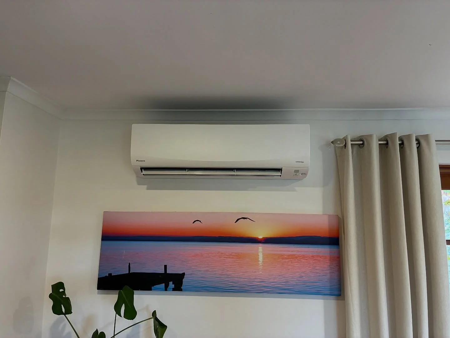 Another Daikin 7.1kW split system installed and ready for the warm days ahead 🌞
Quiet, efficient, and built to last.

#FostersAirConditioning #smallbuisness #daikin #splitsystem  #gosouthgolocal #onkaparinga #christies #adelaide #southaustralianbusi