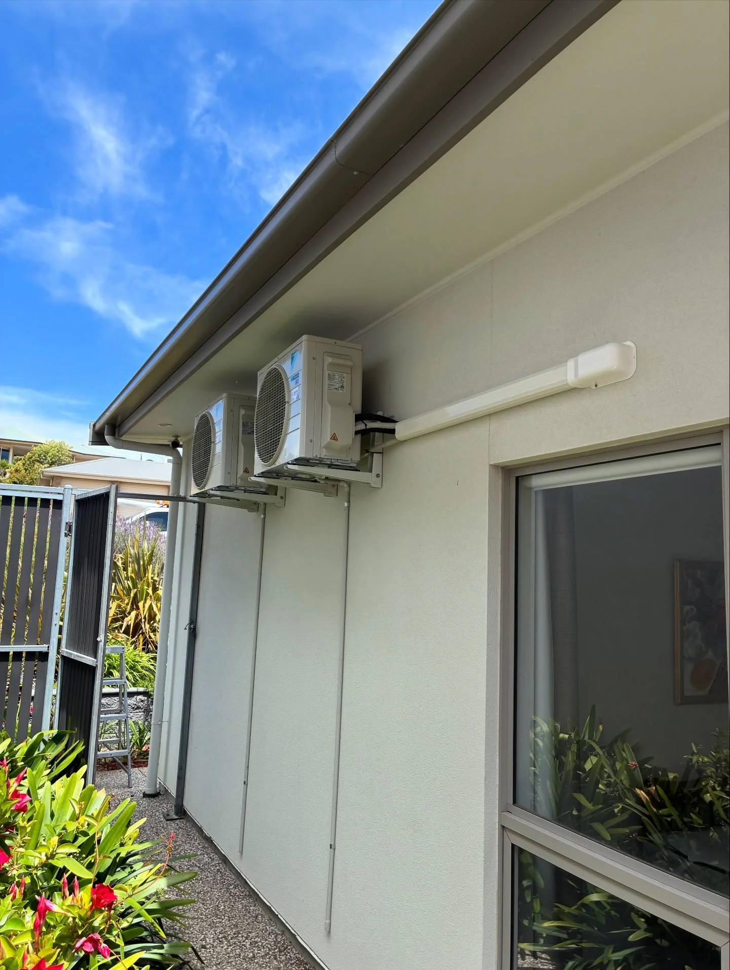 December spots are nearly gone. If you want cool air before Christmas Day&hellip; now&rsquo;s the time to call! 📞🎅

#Adelaide  #AdelaideTradies #daikin #fostersairconditioning #summer