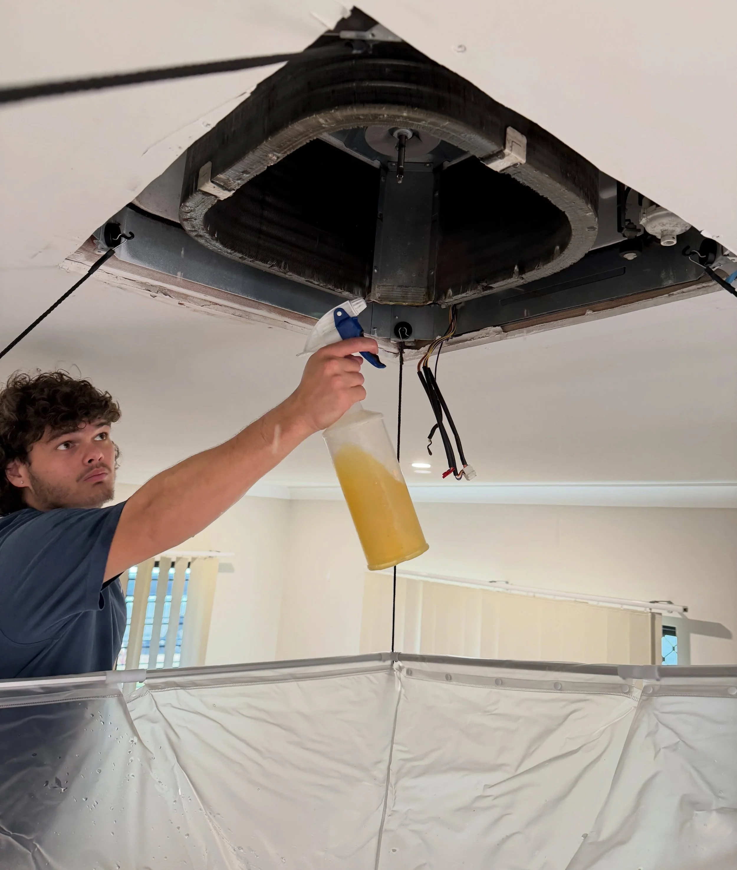 Mitchell carrying out a coil treatment as part of a cassette deep clean today 👌
Proper maintenance helps keep systems efficient and hygienic.