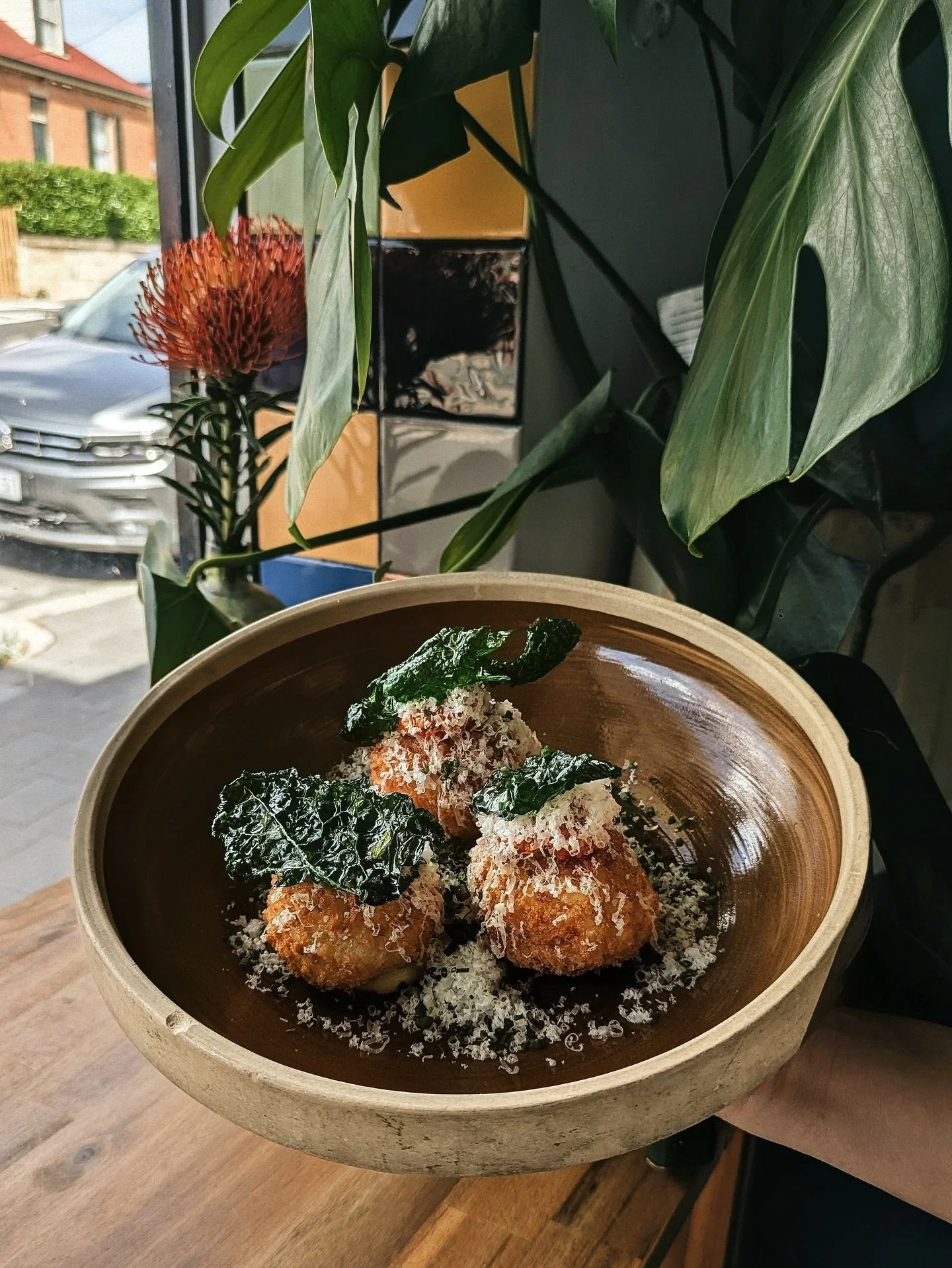 A festive season is just at the corner🎄
There is nothing better than having a weekend with  Arancini and glass of Rose 🍷

Arancini Balls made from risotto, pumpkin, Parmesan cheese. Served with red pepper sauce, grated parmesan and crispy kale 😋