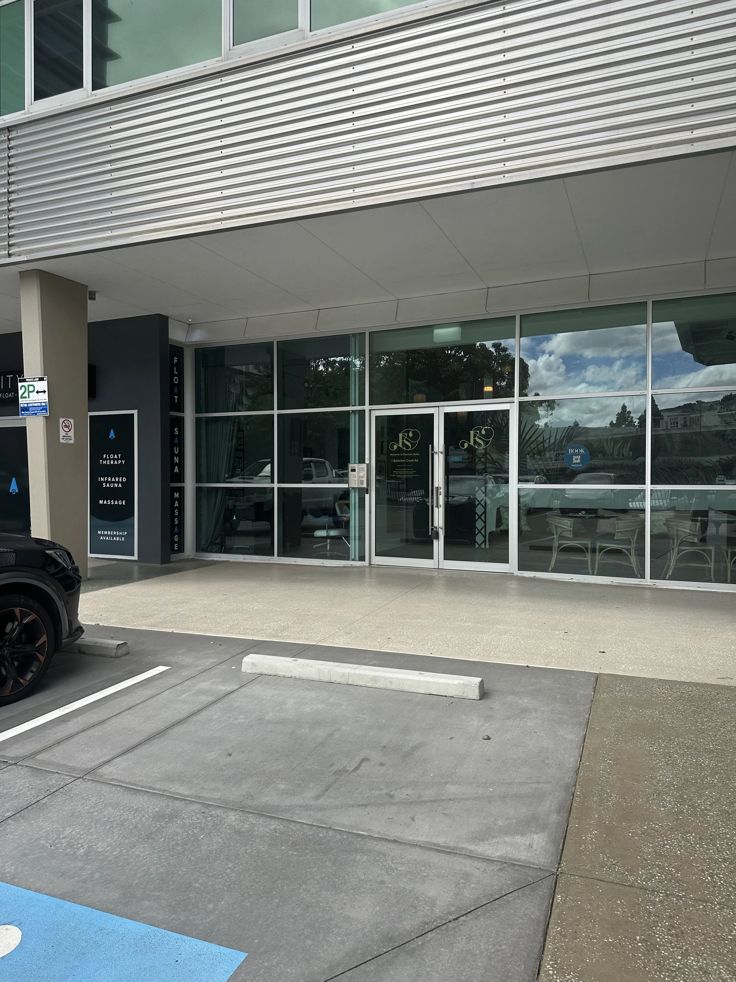 freedom suites Newstead