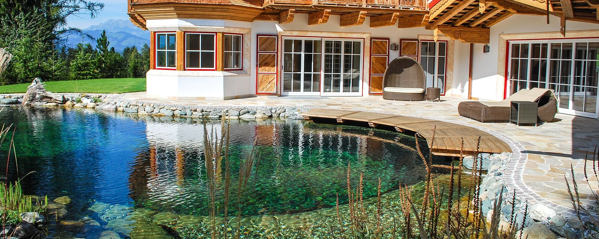 Naturpool versus Schwimmteich: Eine grüne Oase oder ein natürliches Paradies?