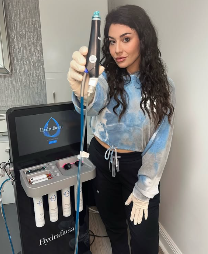 The Benefits of HydraFacial: Why Everyone Loves This Treatment