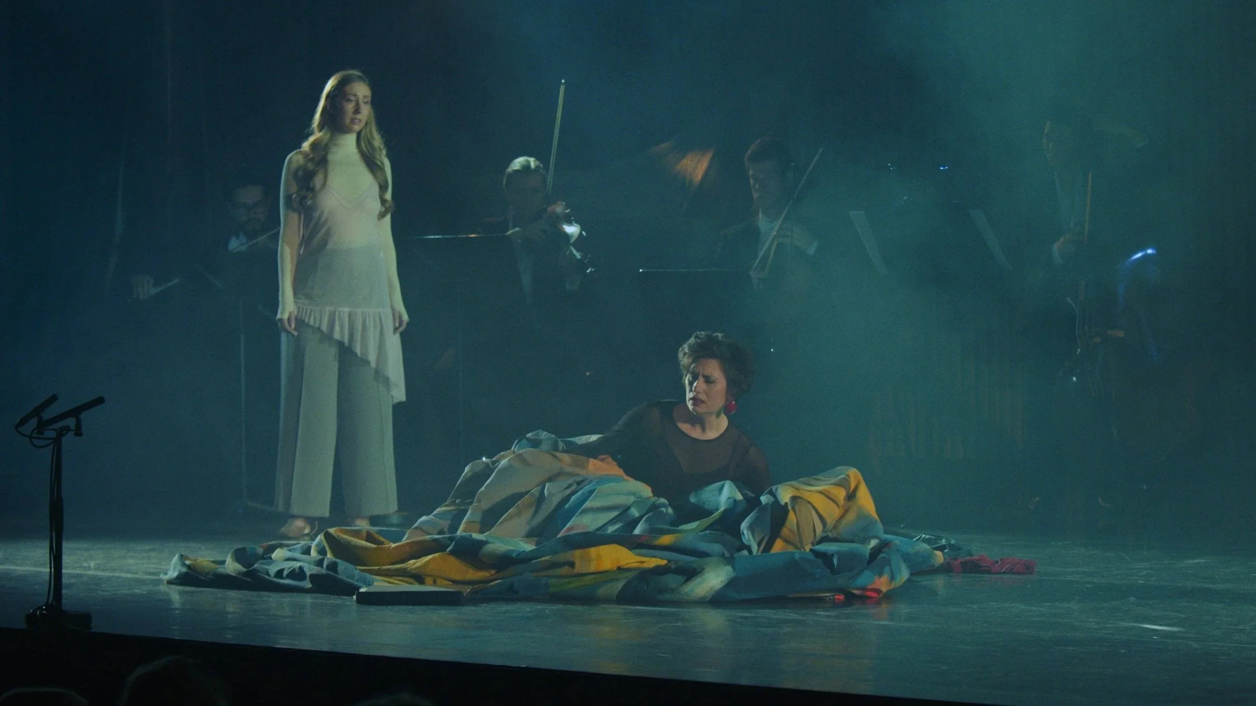 Elisabeth Hetherington als Manon Gropius