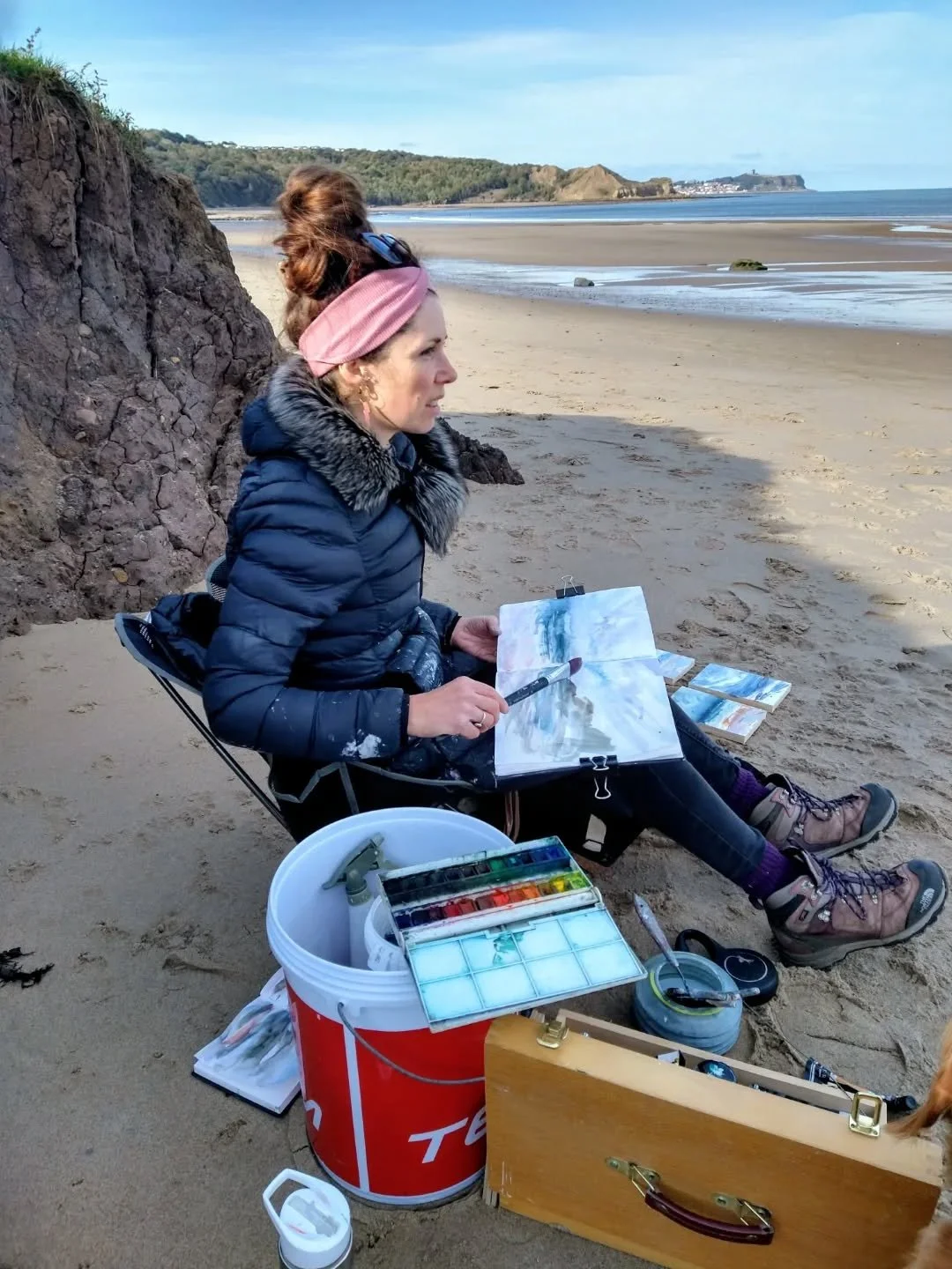 I've had worse days at work!

#pleinair #pleinairpainting #gatheringideas #drawingoutside #paintingoutside #sketchbook #sketchbooks #howartistswork #outsidethestudio #beyondthestudiowalls #neveralonewithadog #artdog