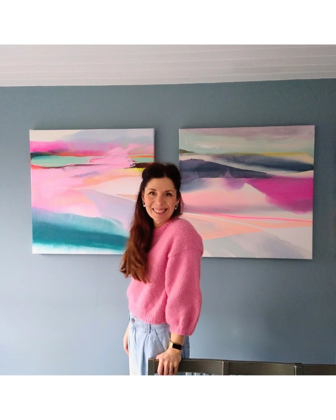 Forget the January blues, let's celebrate the January pinks! 'Notes To Live By' and 'Aerial' with my very comfy and newly finished Putney sweater (gorgeous pattern @andotherknits !). 

#beatthejanuaryblues #pink #putneysweater #colour #artforhomes