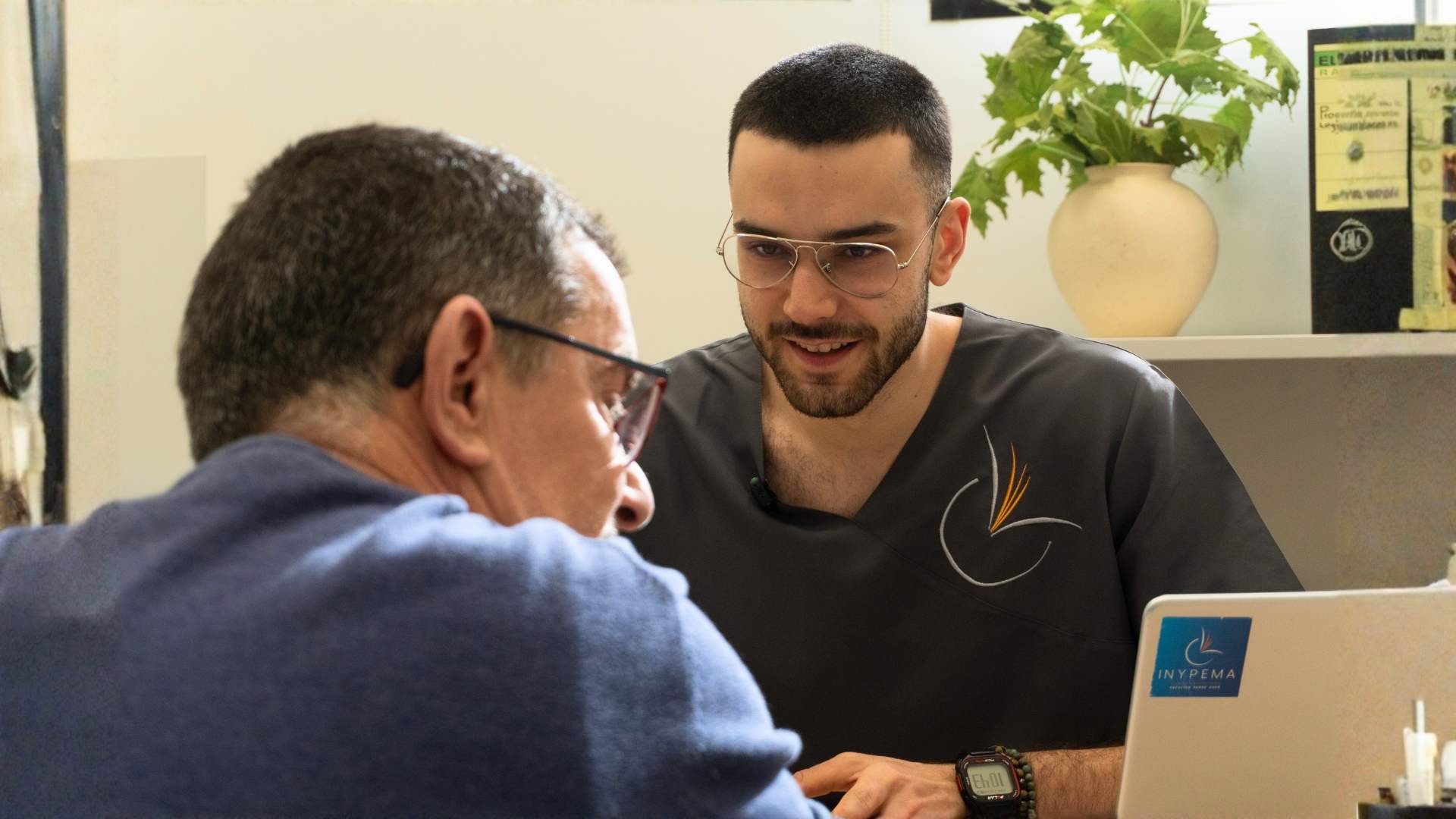 Logopedia para Adultos y Personas Mayores en Oviedo: Recupera tu Voz y Calidad de Vida en INYPEMA