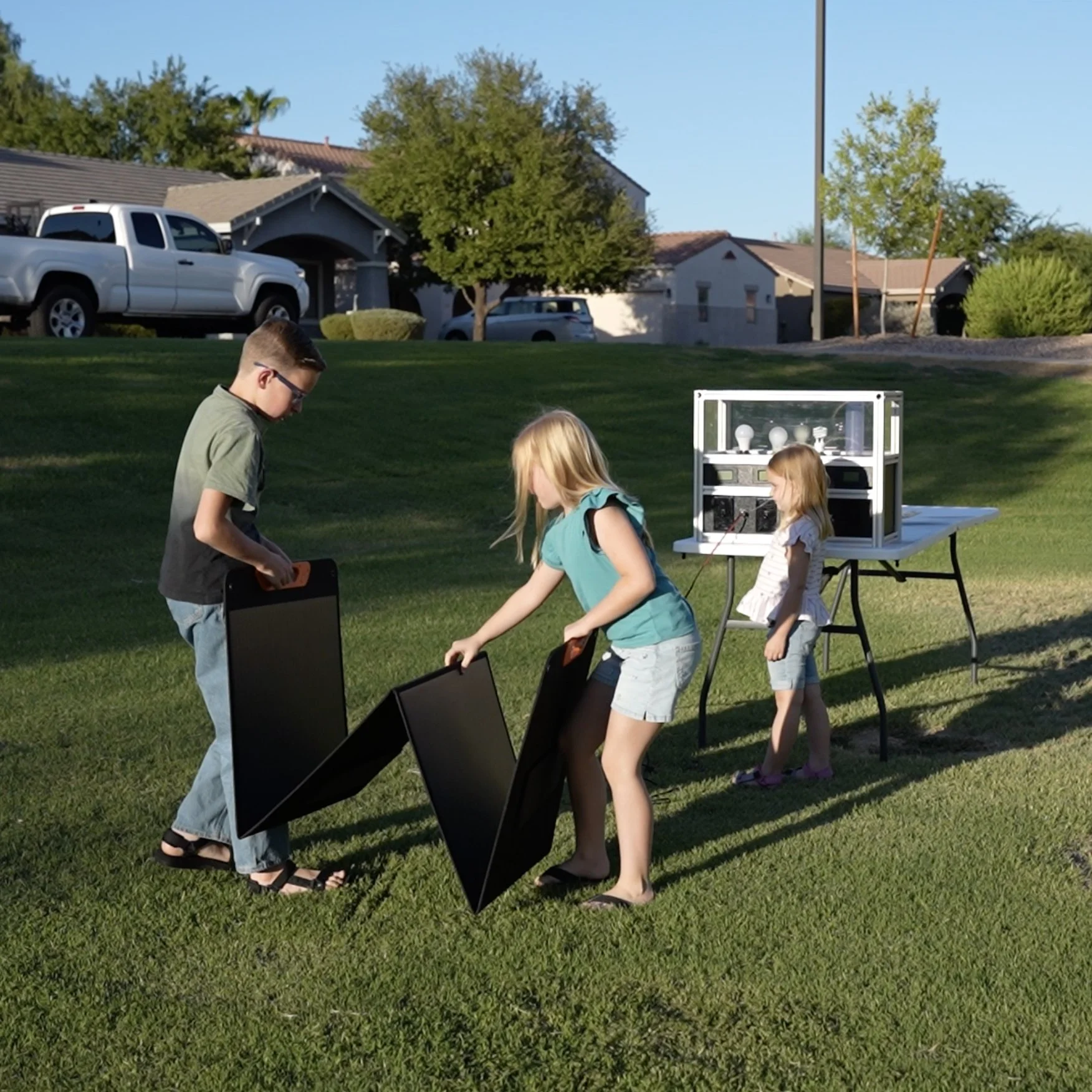 Light and lift play 07sq.jpg