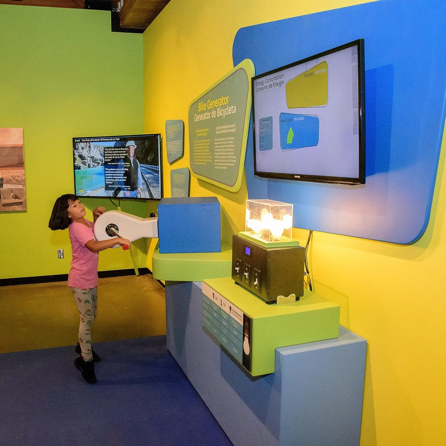 HPG and ecoGlow in science center.jpg