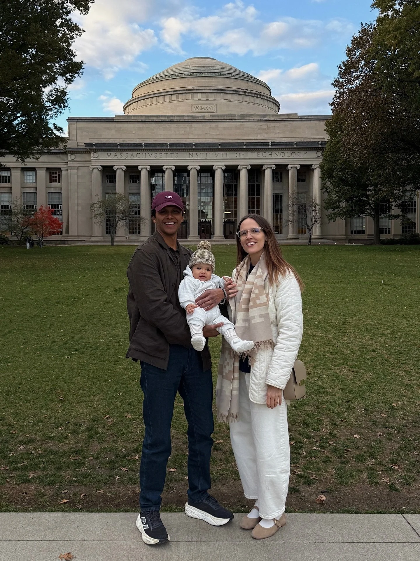 officially in my proud MIT wifey era 🤓 felicidades mi amor!!! i&rsquo;m sooooo proud of you for pursuing this lifelong dream of yours. you&rsquo;re brilliant and so dedicated to your field and your work - it inspires me everyday. it hasn&rsquo;t bee