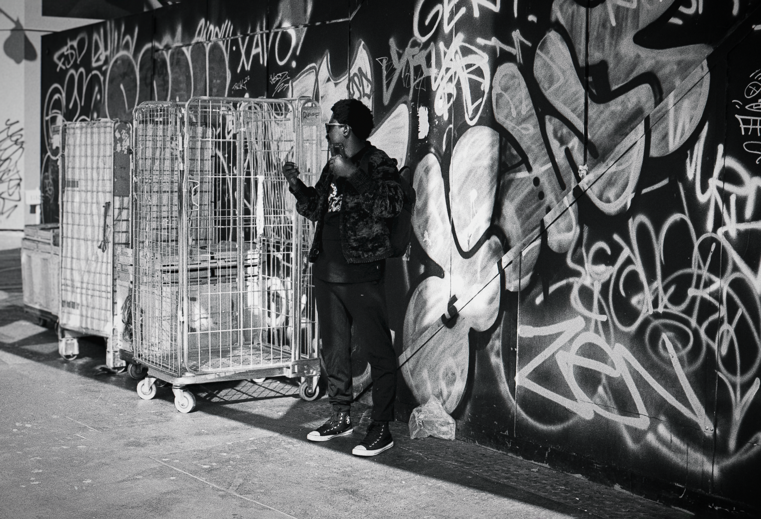 BY THE WALL :  Whitechapel Market,
July 2026. OM2 | TRI-X  400 (rated 640)  | 35mm at f11