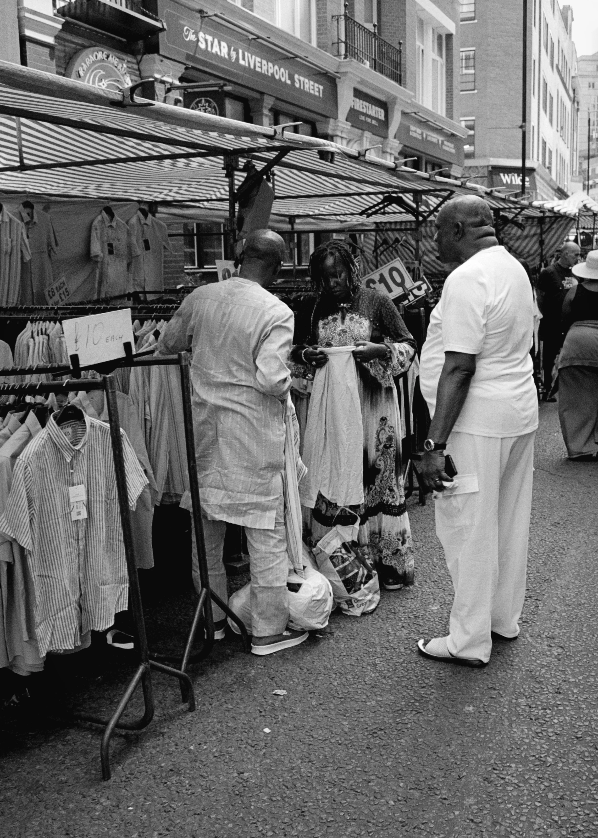 DISCUSSION : Petticoat Lane,
August 2026. OM2 | TRI-X  (rated 640)  | 35mm at f11