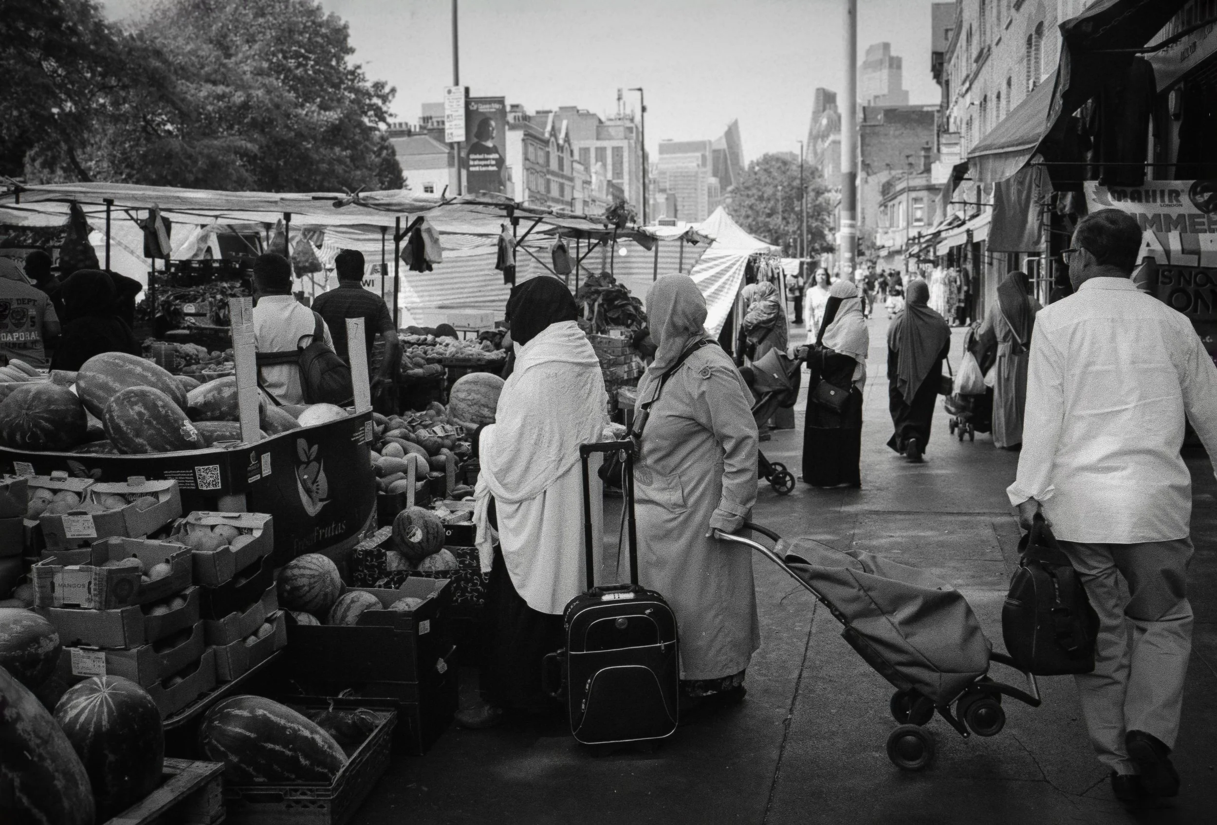 BUSY FRIDAY : Whitechapel Market,
July 2026. OM2 | TRI-X  400 (rated 800)  | 35mm at f11