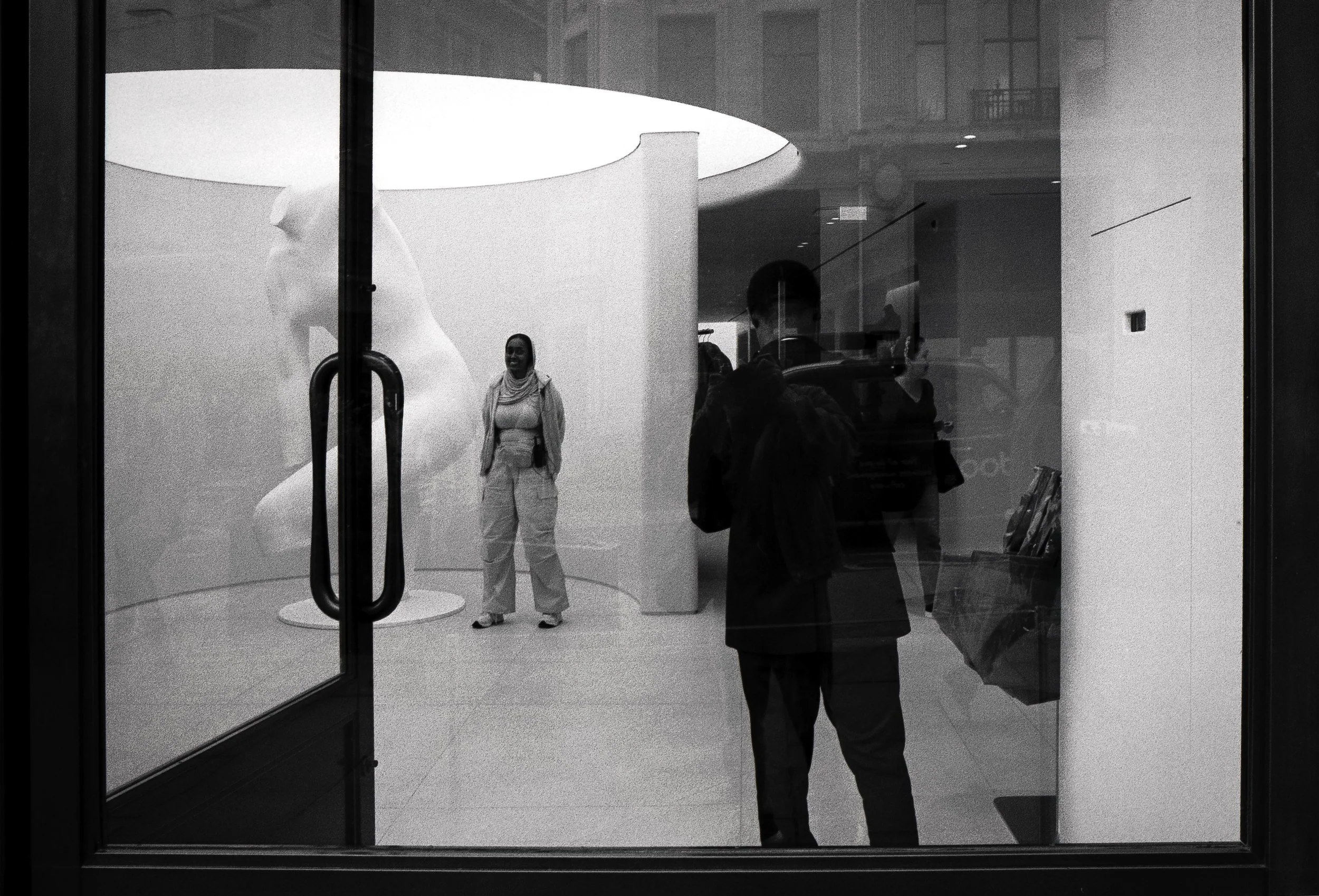 STATUE : Regent Street Oct 2026. Olympus OM2N | TRI-X (rated 1000)  | 28mm at f8