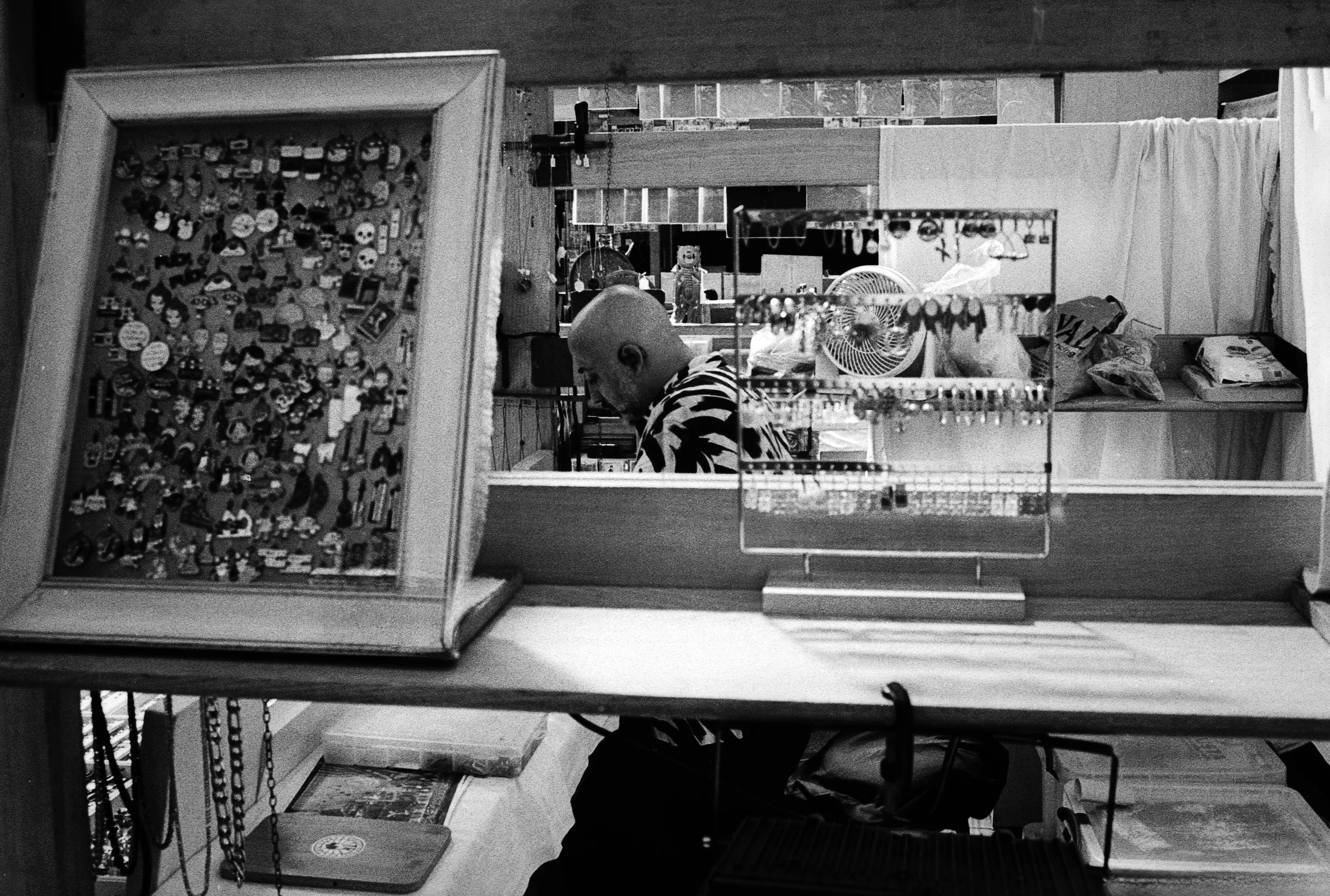 JEWELERY MAKER : Spitalfields,
August 2026. OM2 | TRI-X  400 (rated 640)  | 35mm at f11
