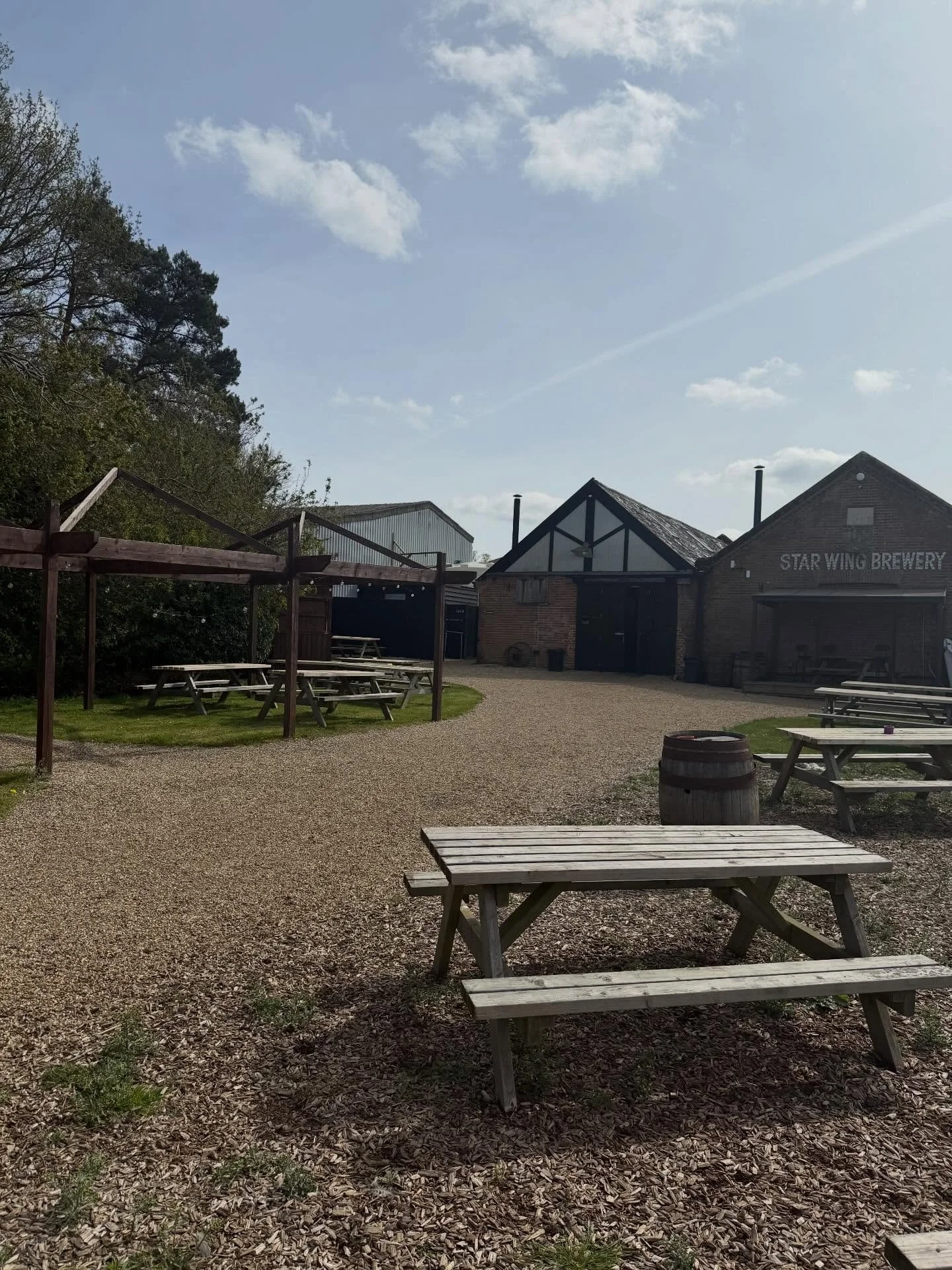 Suns out ☀️ 

Join us at the taproom tonight &amp; tomorrow from 5pm - Happy Hour from 5-6pm 🍺

@soundwax_ bringing the tunes tonight from 6pm 🎧 

See you soon 

#starwing #taproom #livemusic #streetfood #craftbeer