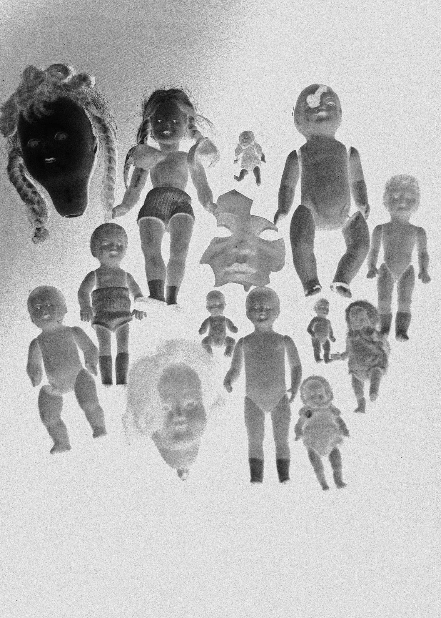 dollsbwneg2.jpg