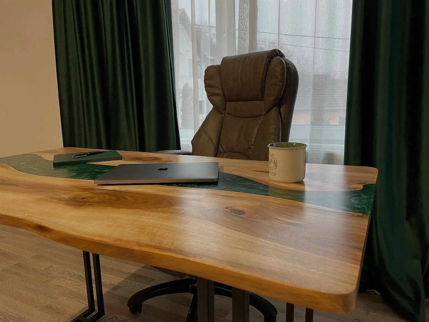 #woodworking #resin #officedesk #workfromhome #woodart Walnut wood and emerald resin, combined into a unique piece of work that makes every other desk jealous of it.