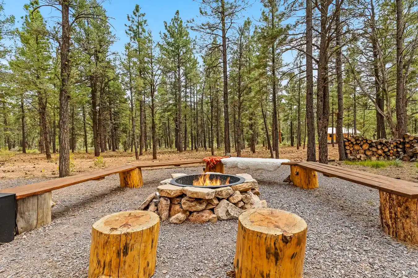 grand-canyon-glamping-communal-firepit.webp