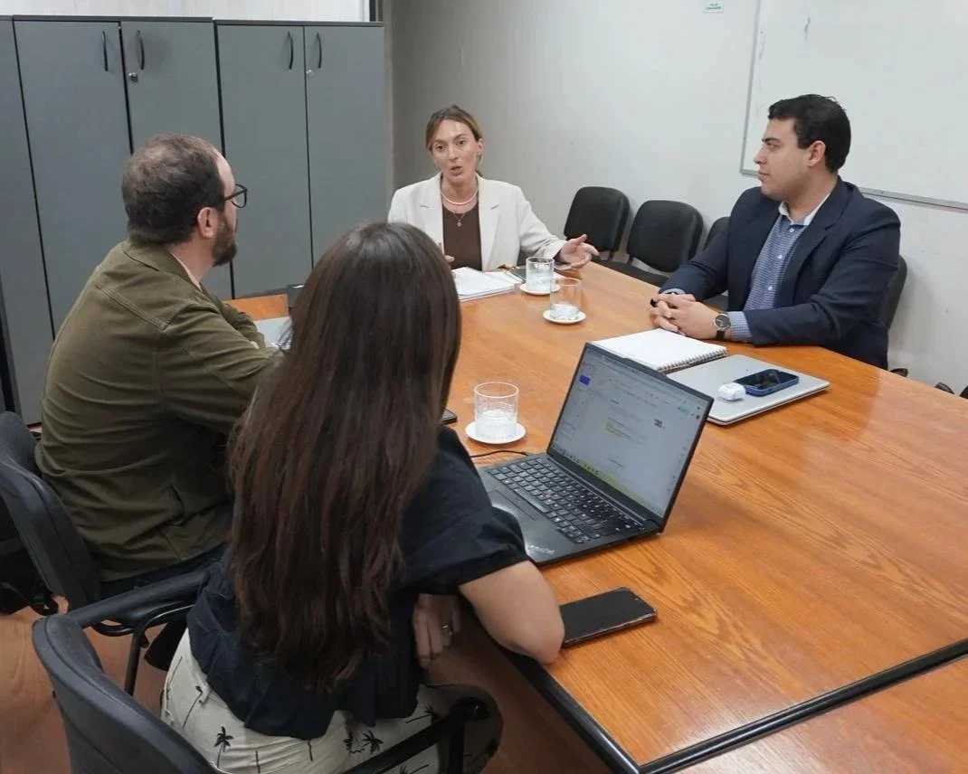 Más para Chile y la Asociación Chilena de Municipalidades (AChM) exploran alianza para fortalecer liderazgos políticos locales