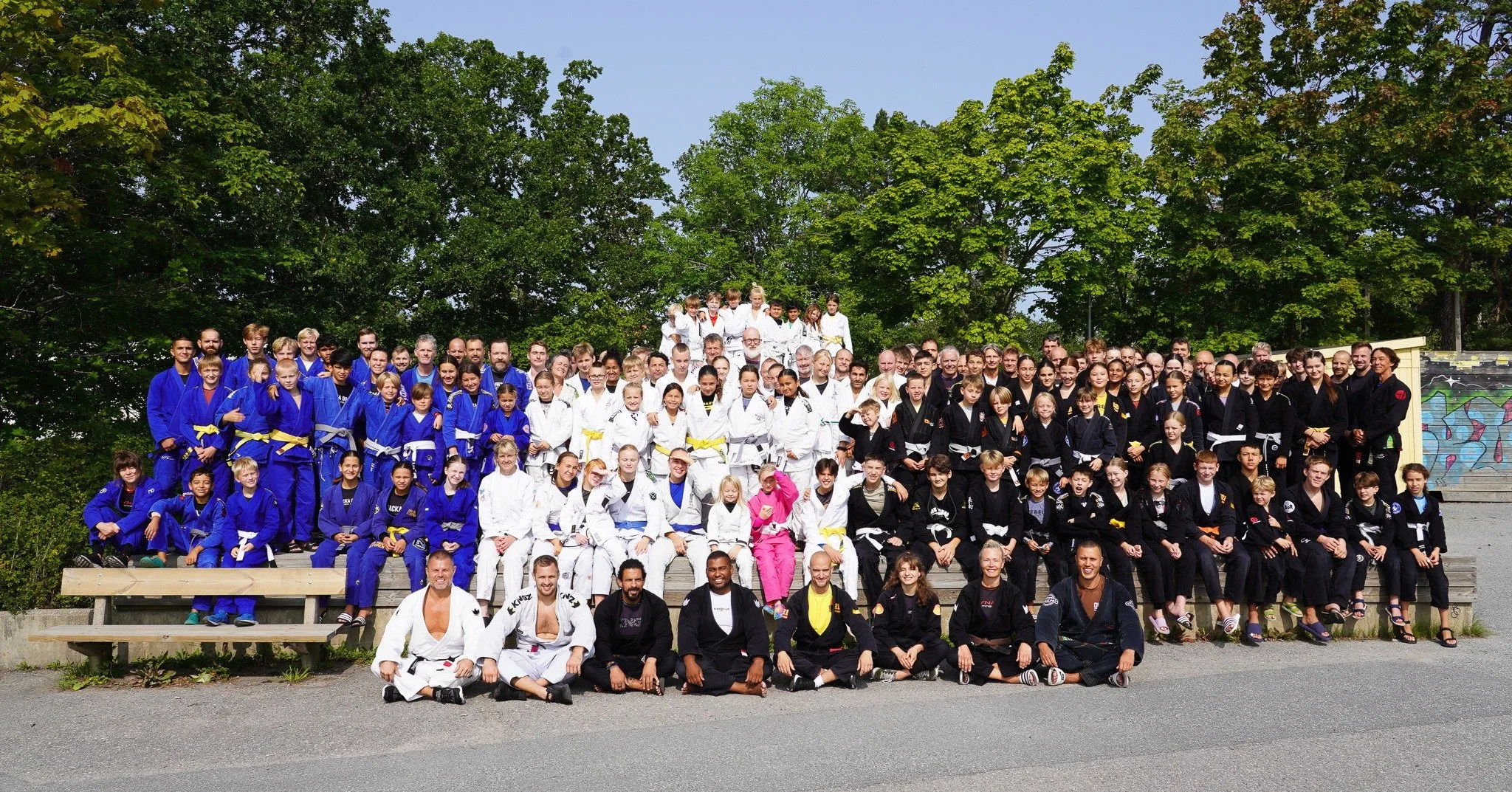 Dynamix Summercamp 2025 ☀️
We&rsquo;re so grateful to all the athletes and instructors for creating such an unforgettable experience! 💛

📷
1: Full Camp group photo
2: Adult camp
3: Youth Camp
4: Kids Camp
5: Our amazing instructors &amp; assistant 