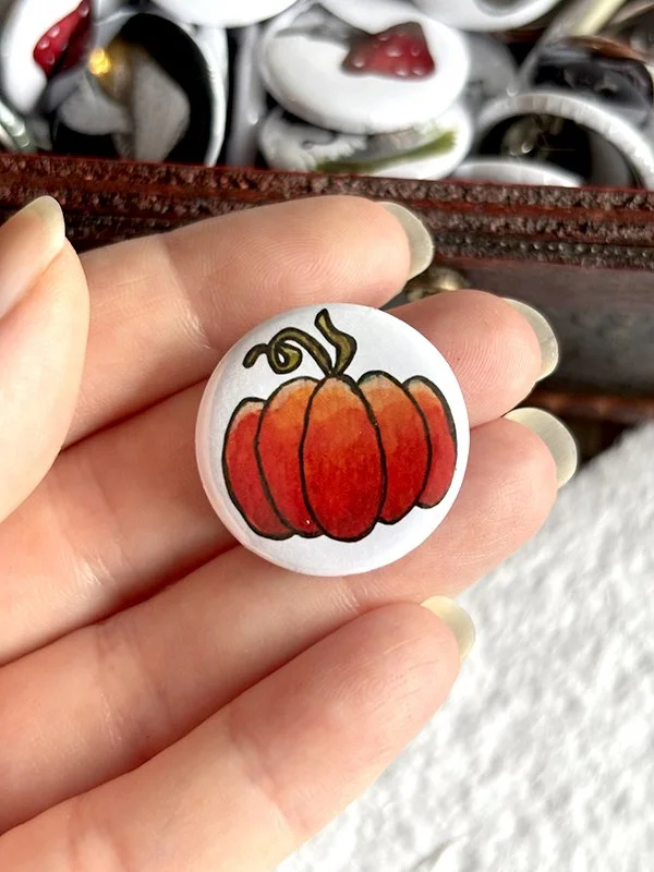isabelle.algrin.pinbadges.pumpkin.jpg