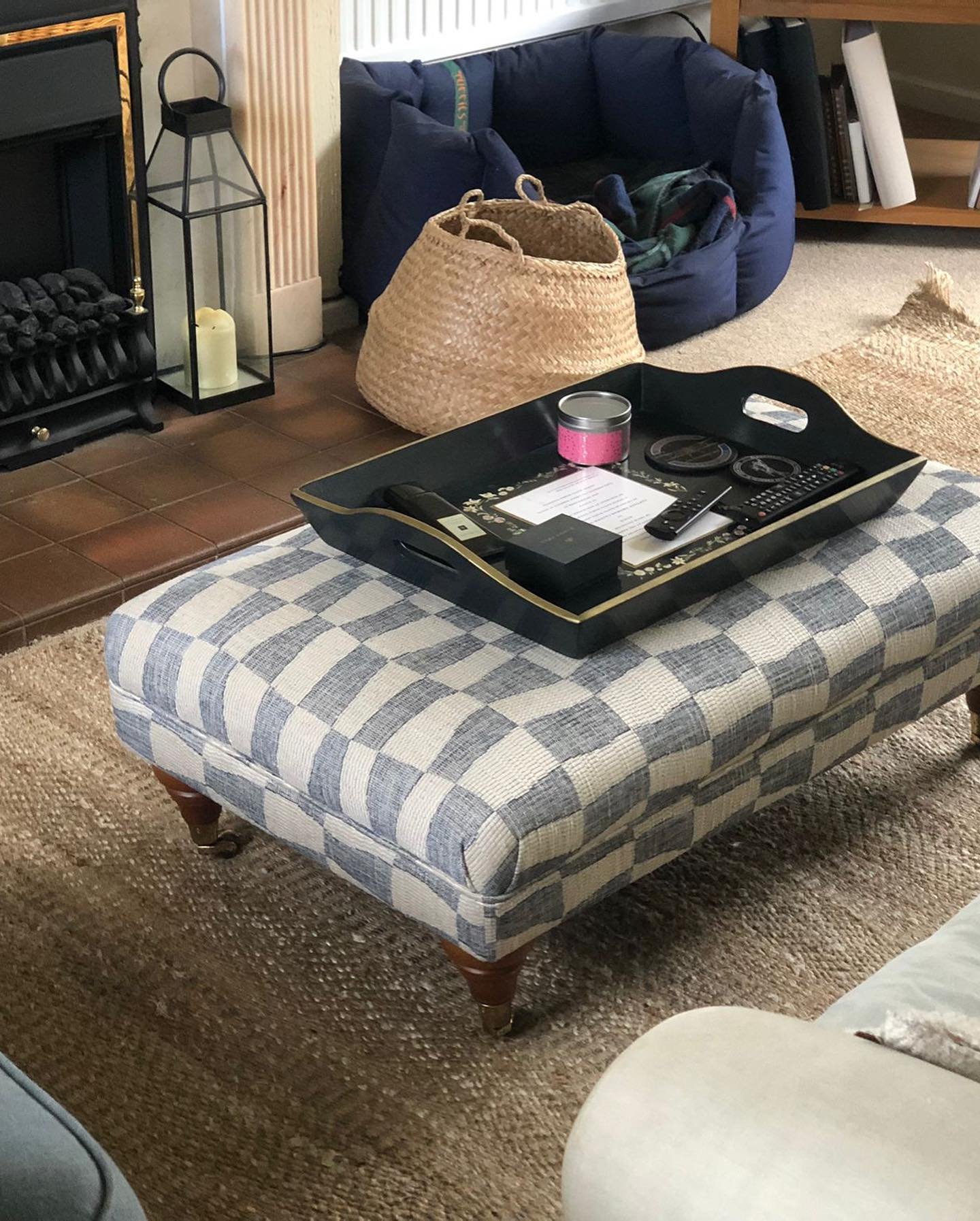 I&rsquo;ll just leave this here.

Beautiful @colefaxandfowler fabric for my beautiful pal @alicecaldersmith 💙🤍

DM if you want your own bespoke ottoman to add a bit of magic to your home 🫵