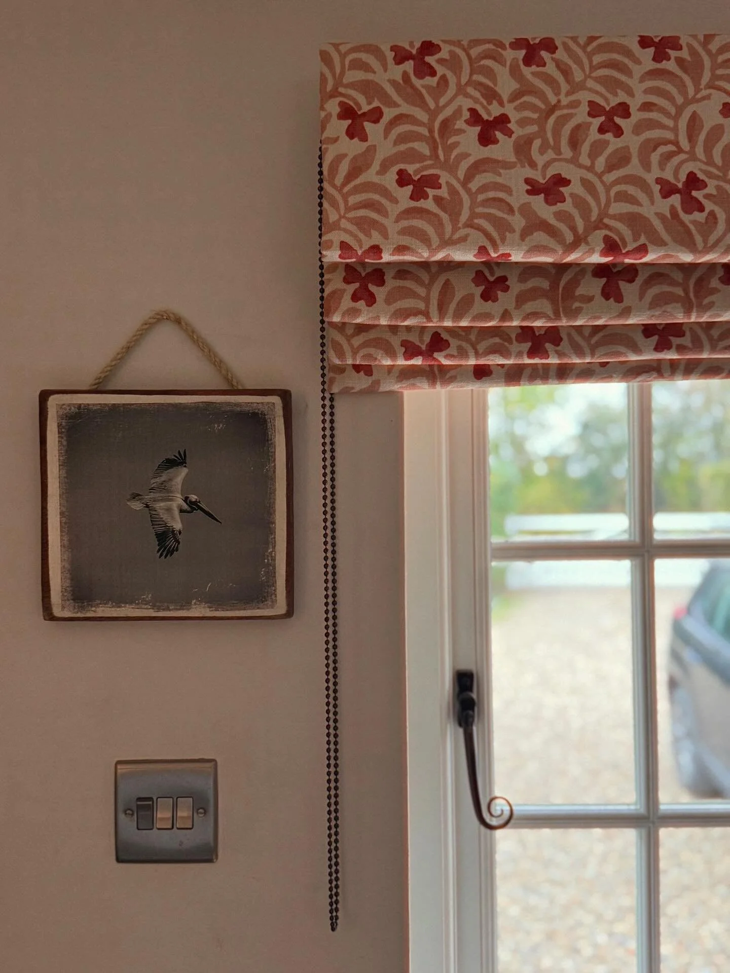 A gorgeous little blind with a contrast lining detail.

Love this fabric from @linwood_fabric 

Available in any bespoke sizes. ❤️