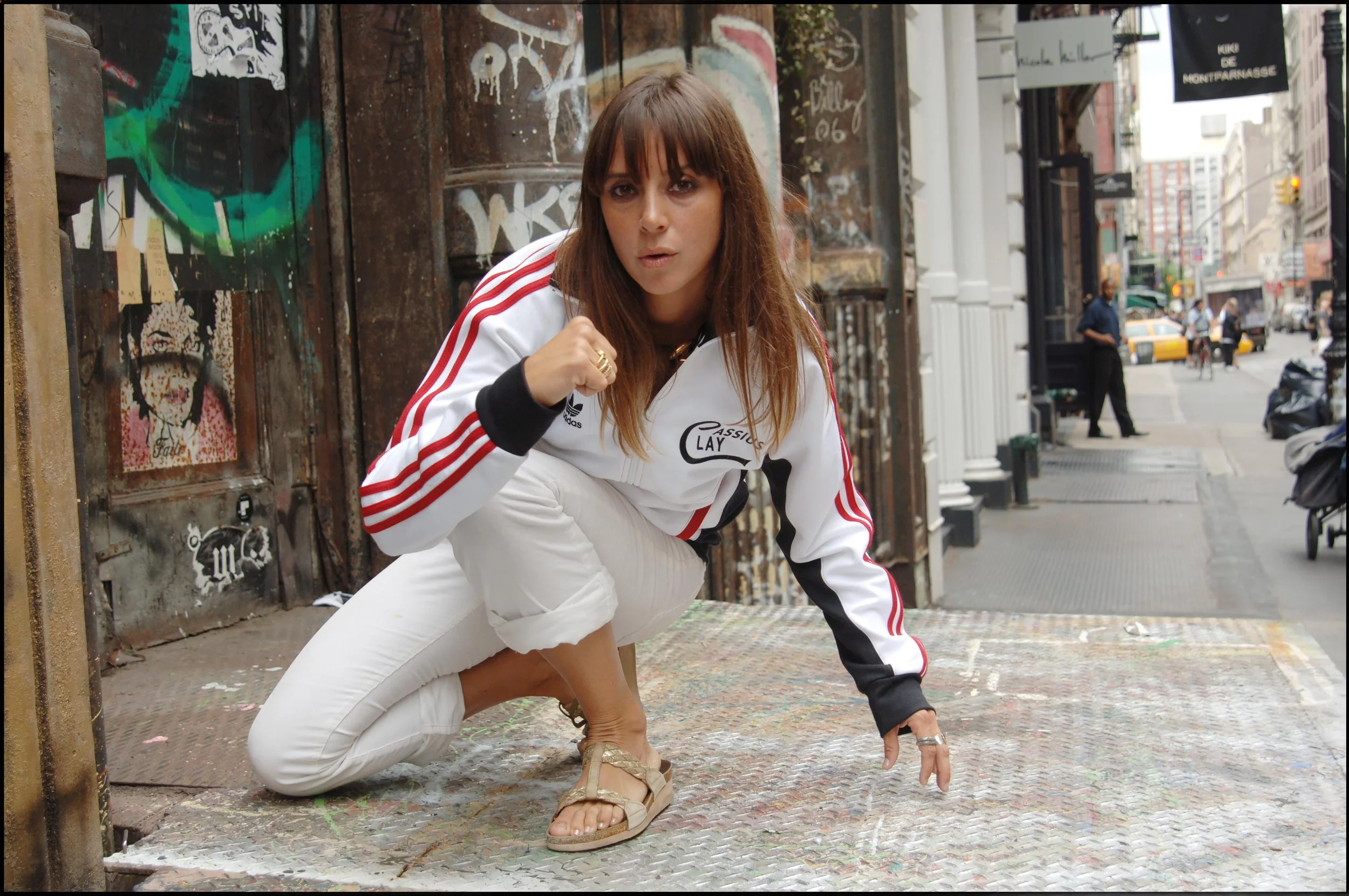 Cat Power (Charlyn 'Chan' Marshall) on Greene Street in Soho, NYC, 5 June 2006.jpg