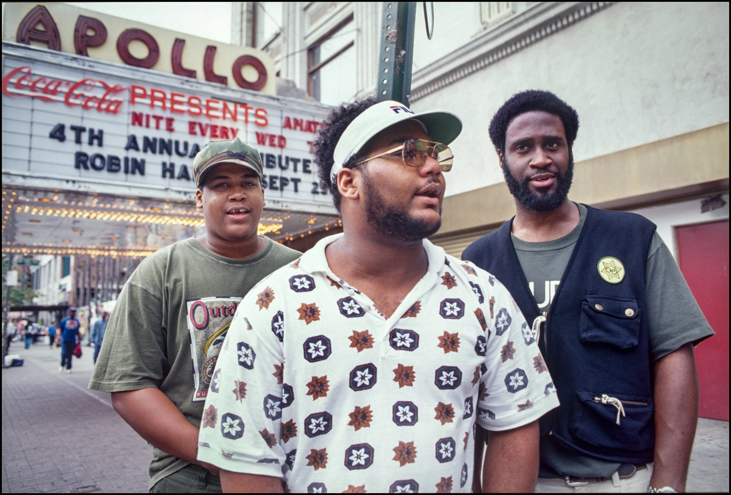 De La Soul outside the Apollo Theater, 253 W 125th Street, Harlem, 12 September 1993.jpg