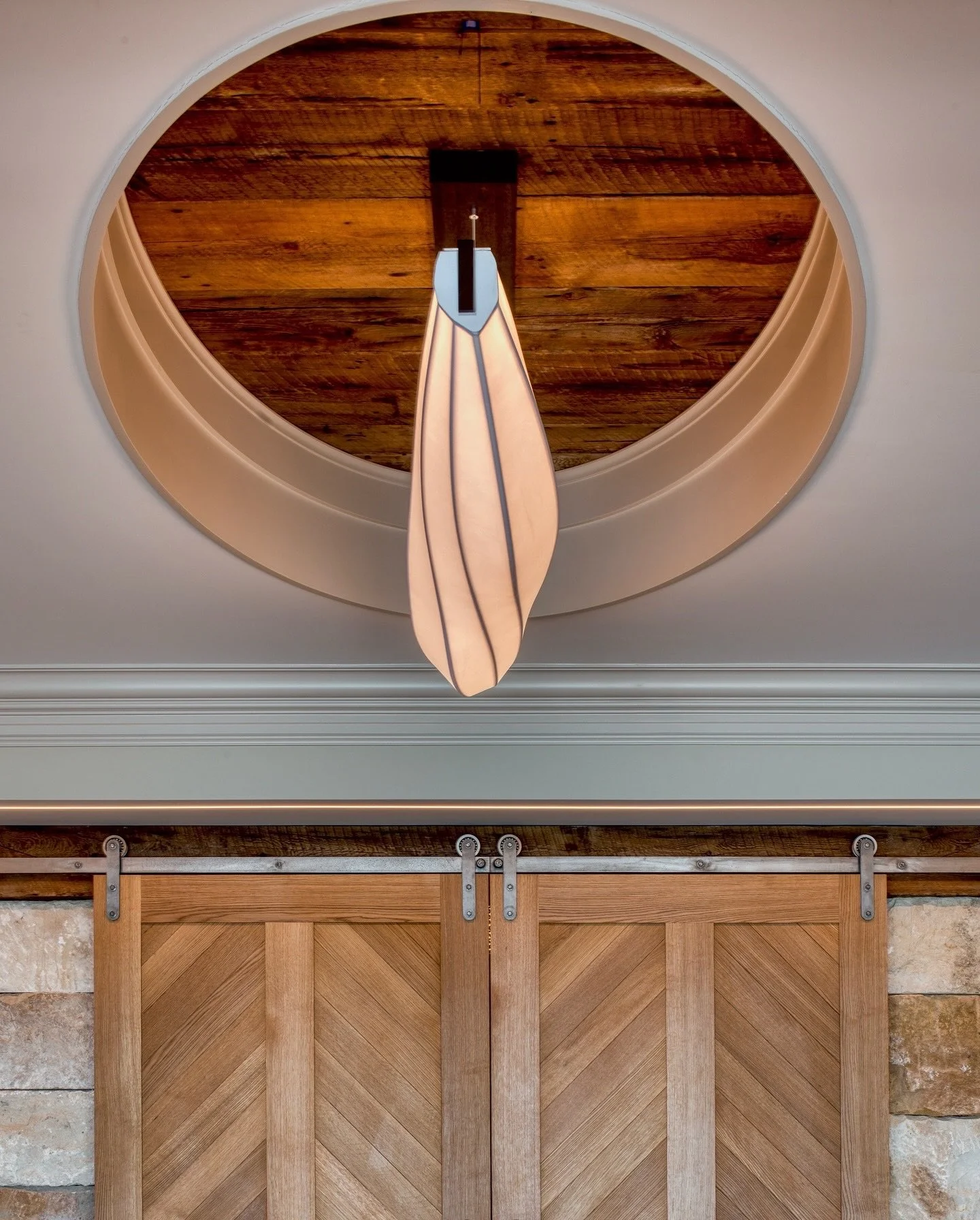 Circle ceiling accents just because.

A very unique piece we built of reclaimed barn wood. Highlighting a custom dragon fly wing light fixture.

Millwork: @risingsunwoodworkinginc 
Architect: @foleyfiorearchitecture 
Builder: @boeckmanconstruction 
P