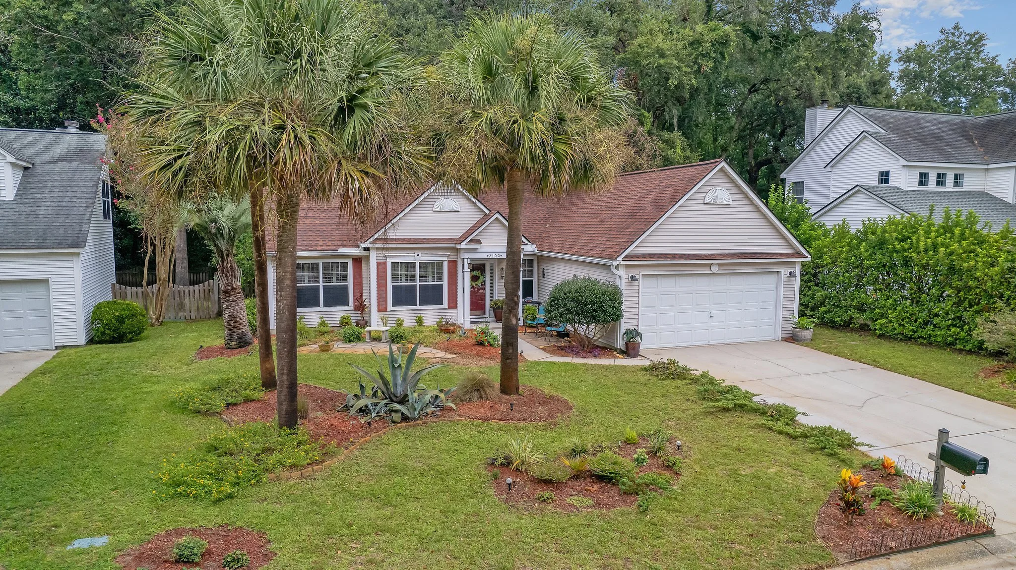 3-web-or-mls-CREM_2102 Country Manor Dr_003.jpg